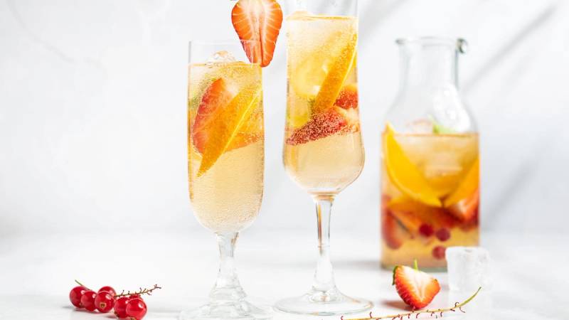 Syrlig sommerpunsj med bær