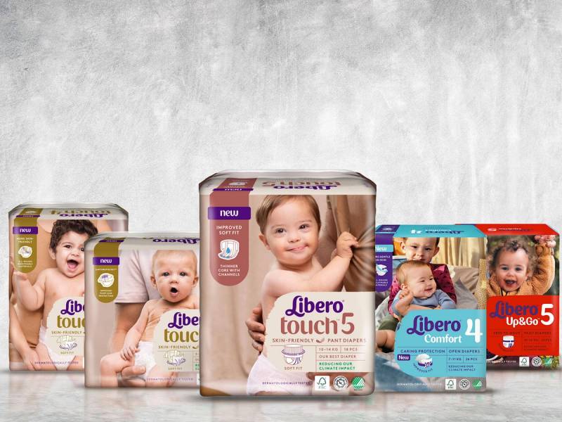 Ulike pakker med Libero bleier, inkludert Libero Touch 5 og Libero Up&Go, vist på et bord.