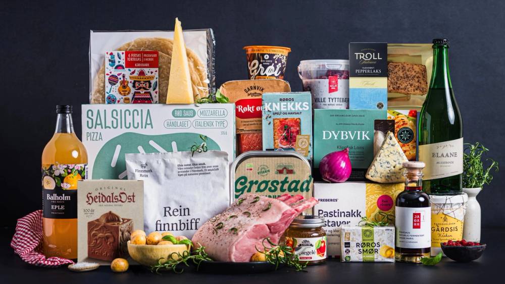Utvalg av mat- og drikkevarer fra norske lokalmatprodusenter.