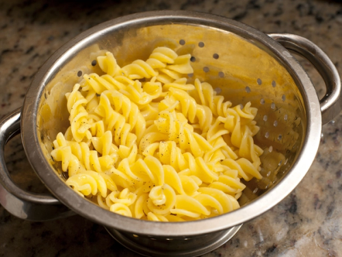 Slik oppbevarer du kokt ris og pasta riktig | MENY