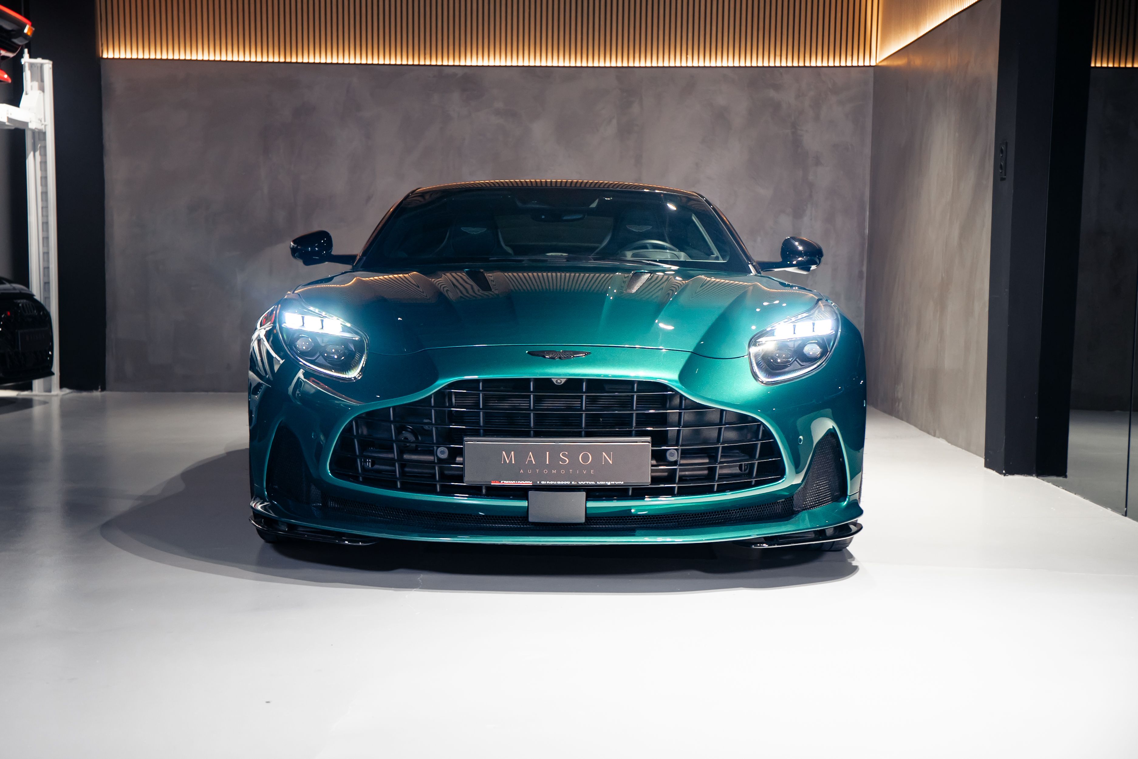 Aston Martin DB12 — foto 2