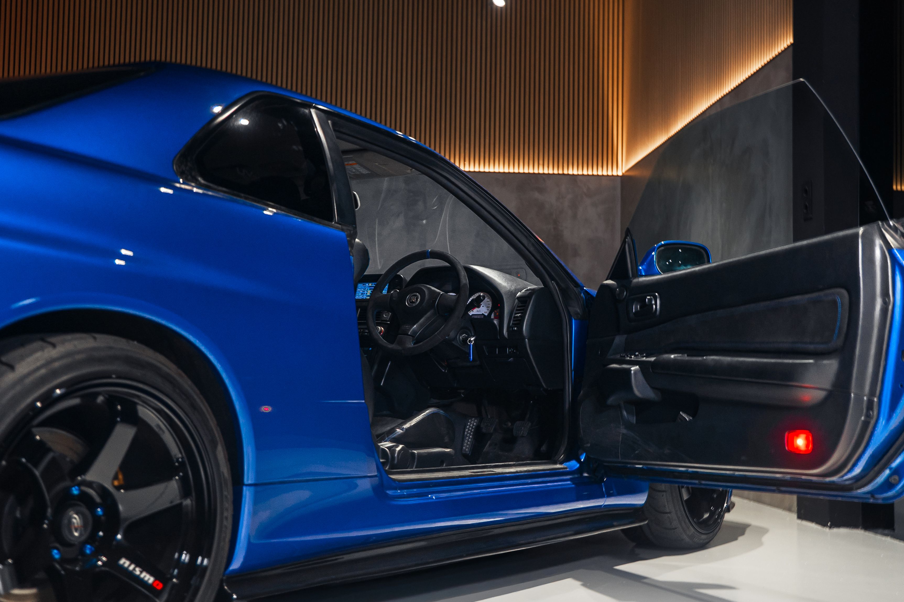 Nissan  Skyline GT-R R34 — foto 18