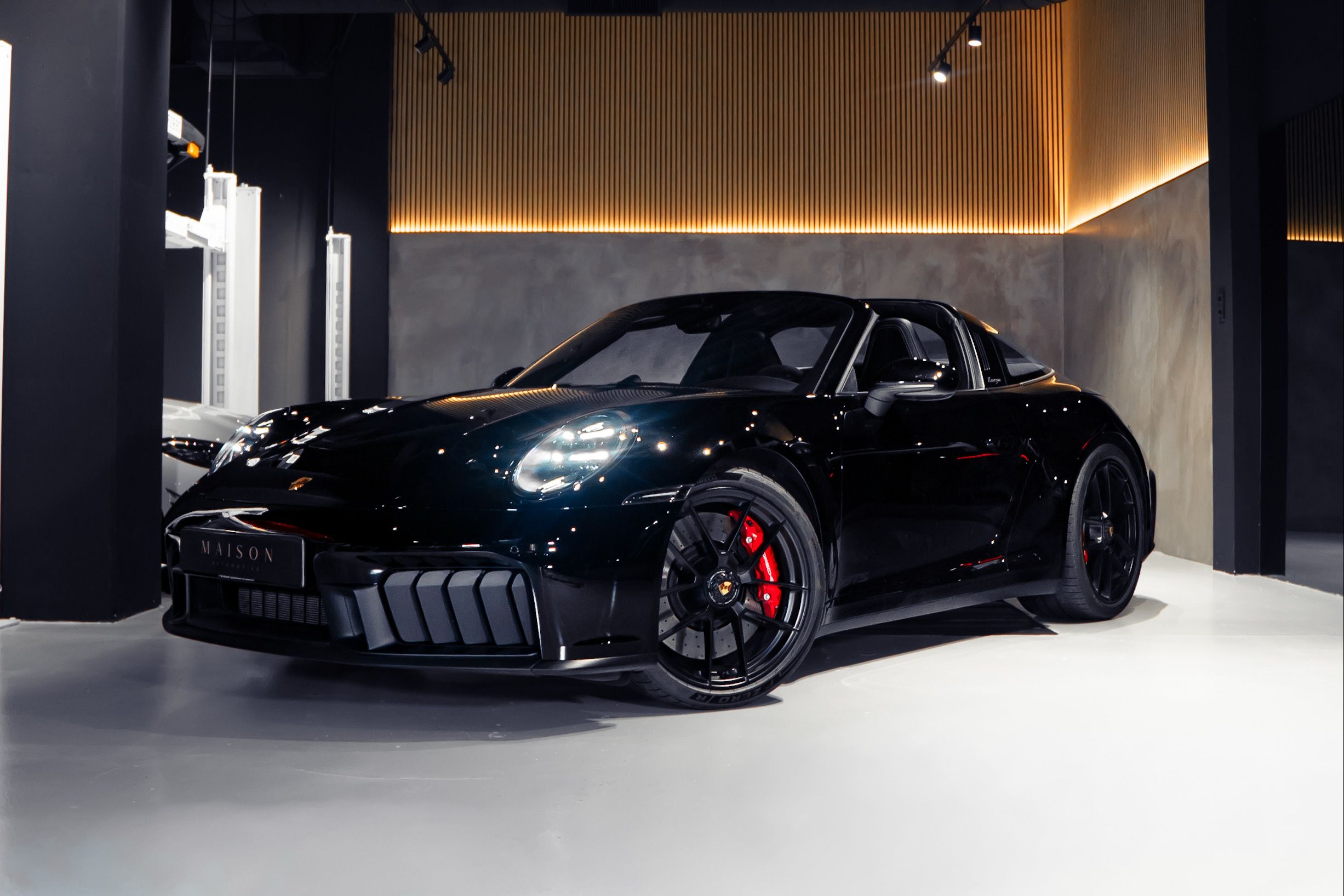Porsche 911 Targa 4 GTS  — photo 1