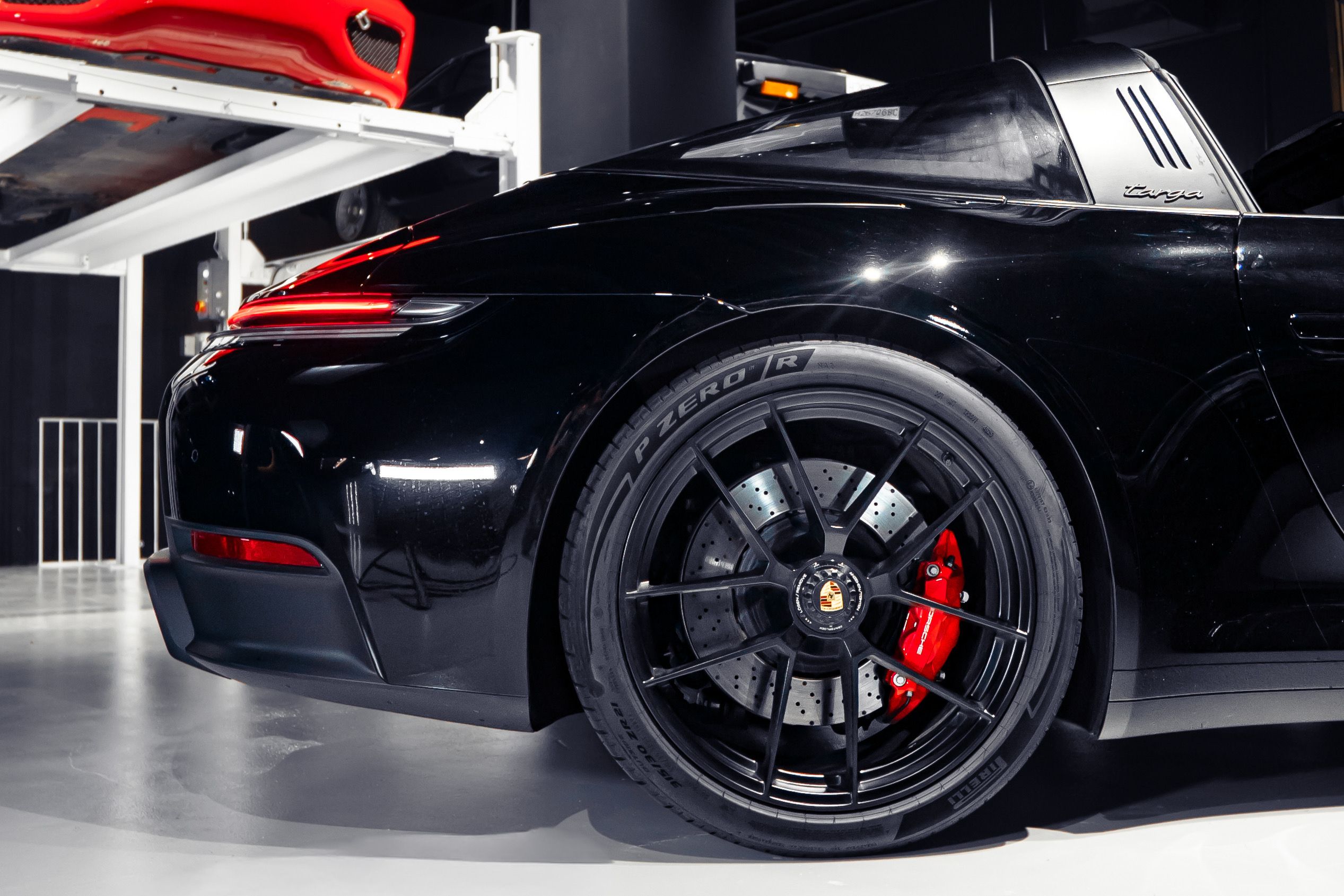 Porsche 911 Targa 4 GTS  — photo 21