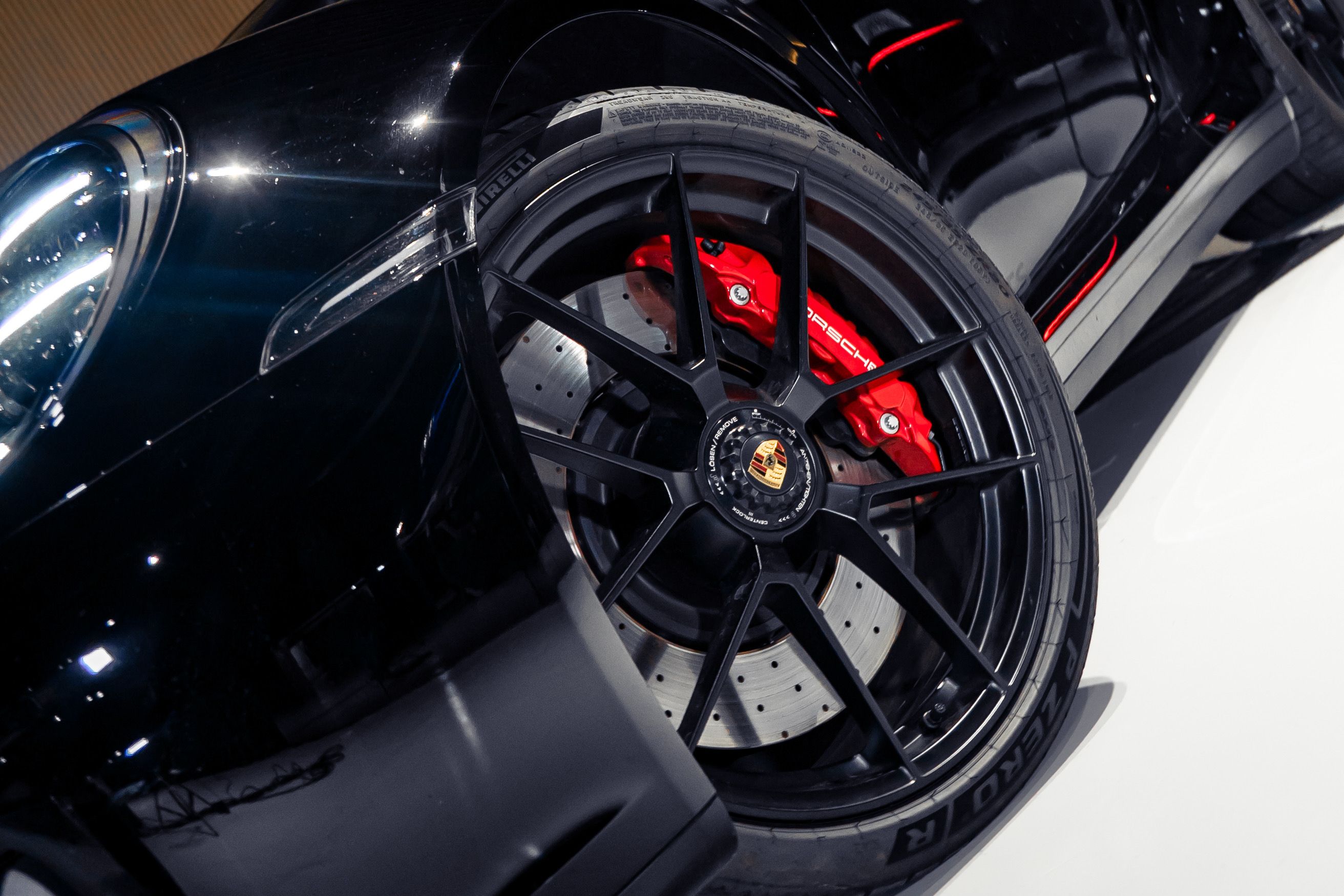 Porsche 911 Targa 4 GTS  — photo 6