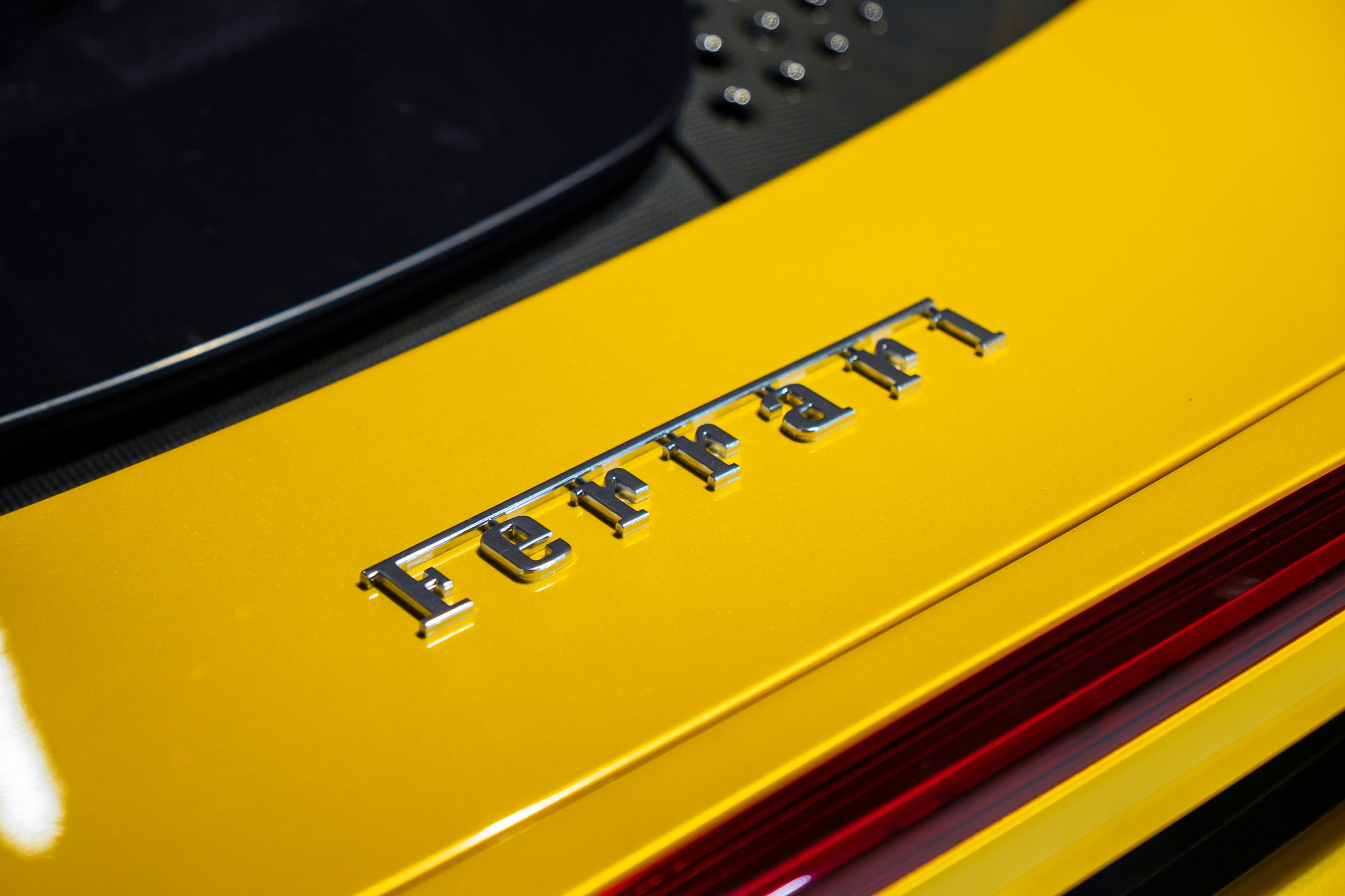 Ferrari SF90 Stradale  — photo 18