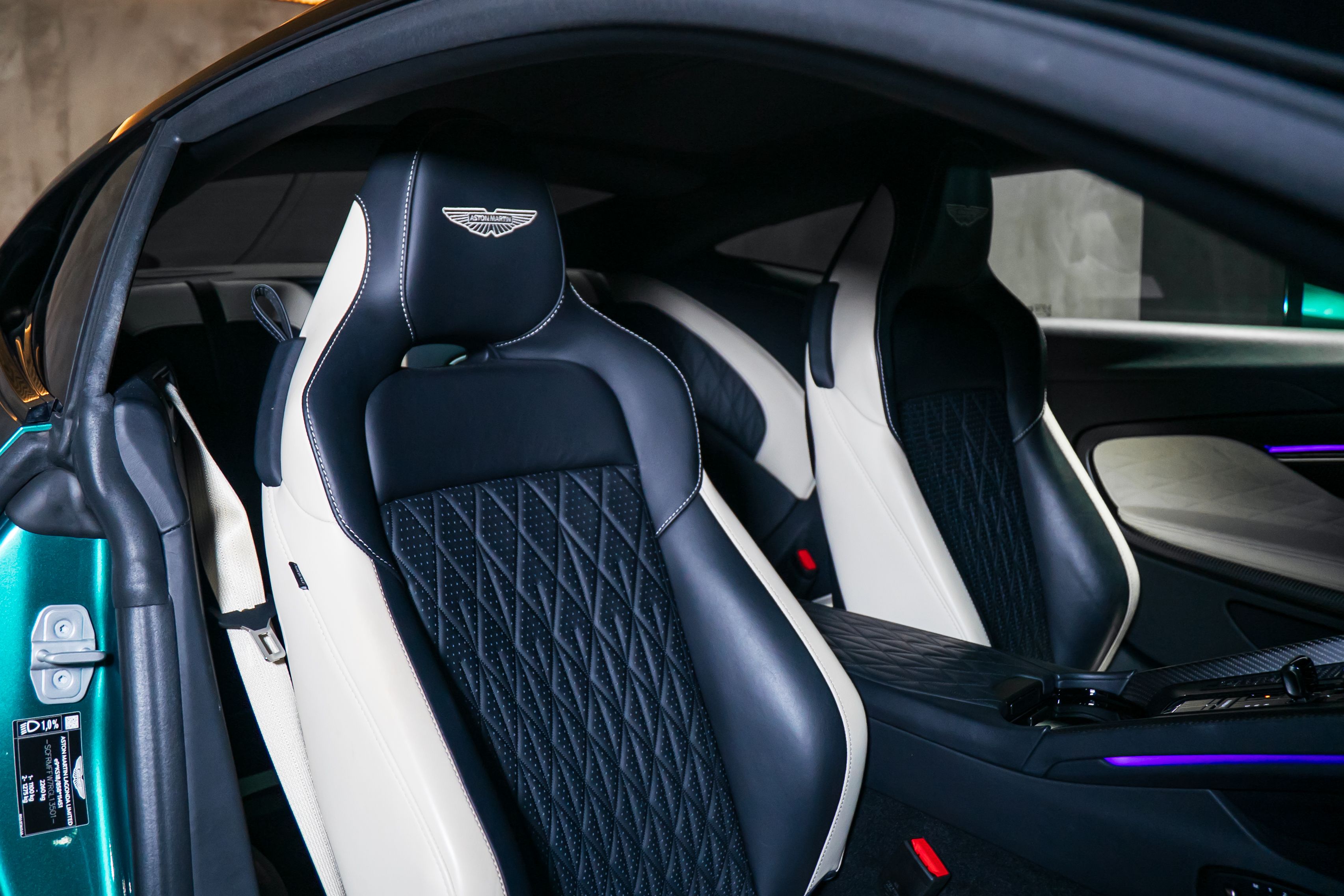 Aston Martin DB12 — foto 6