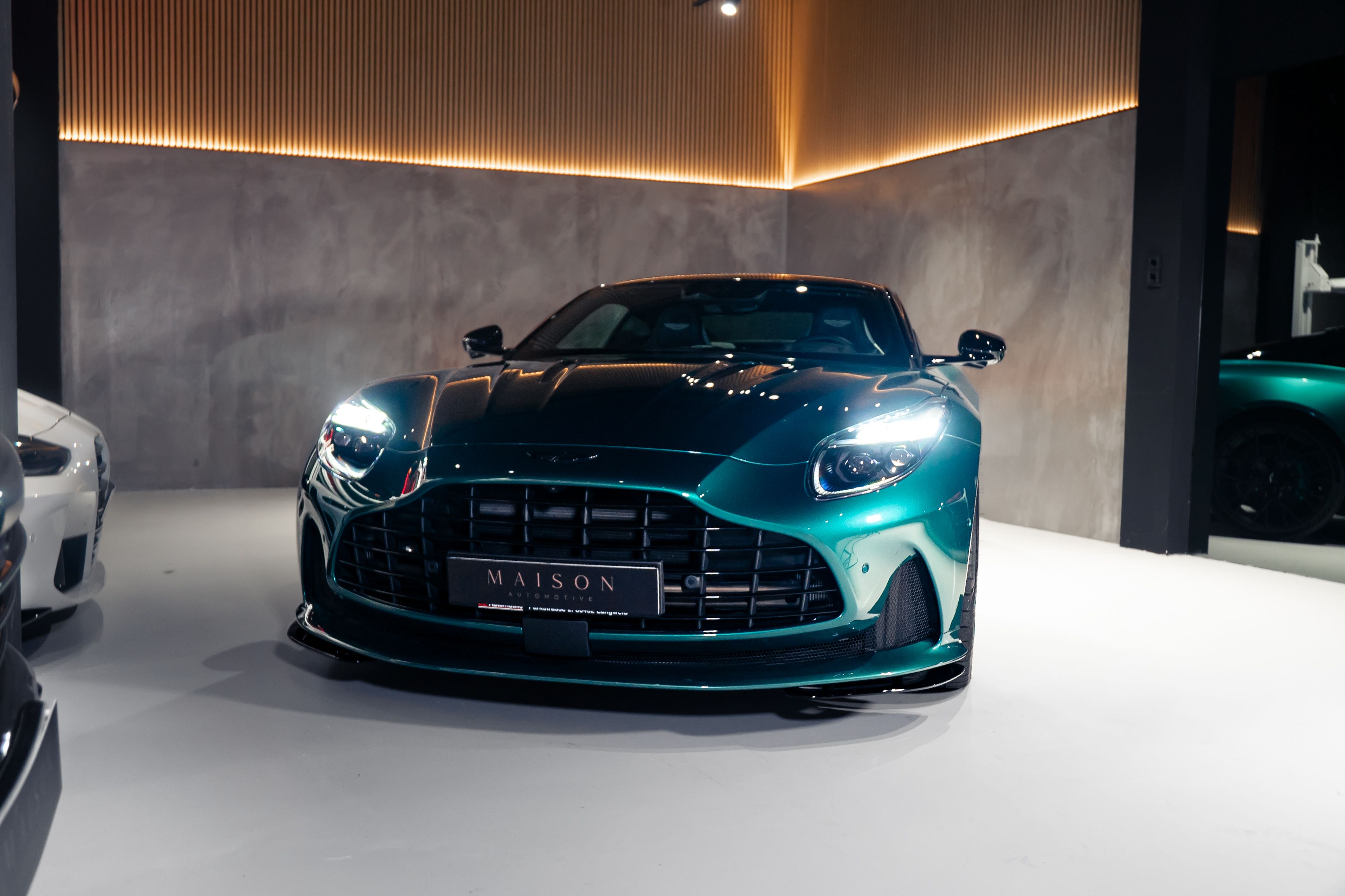 Aston Martin DB12 — foto 4