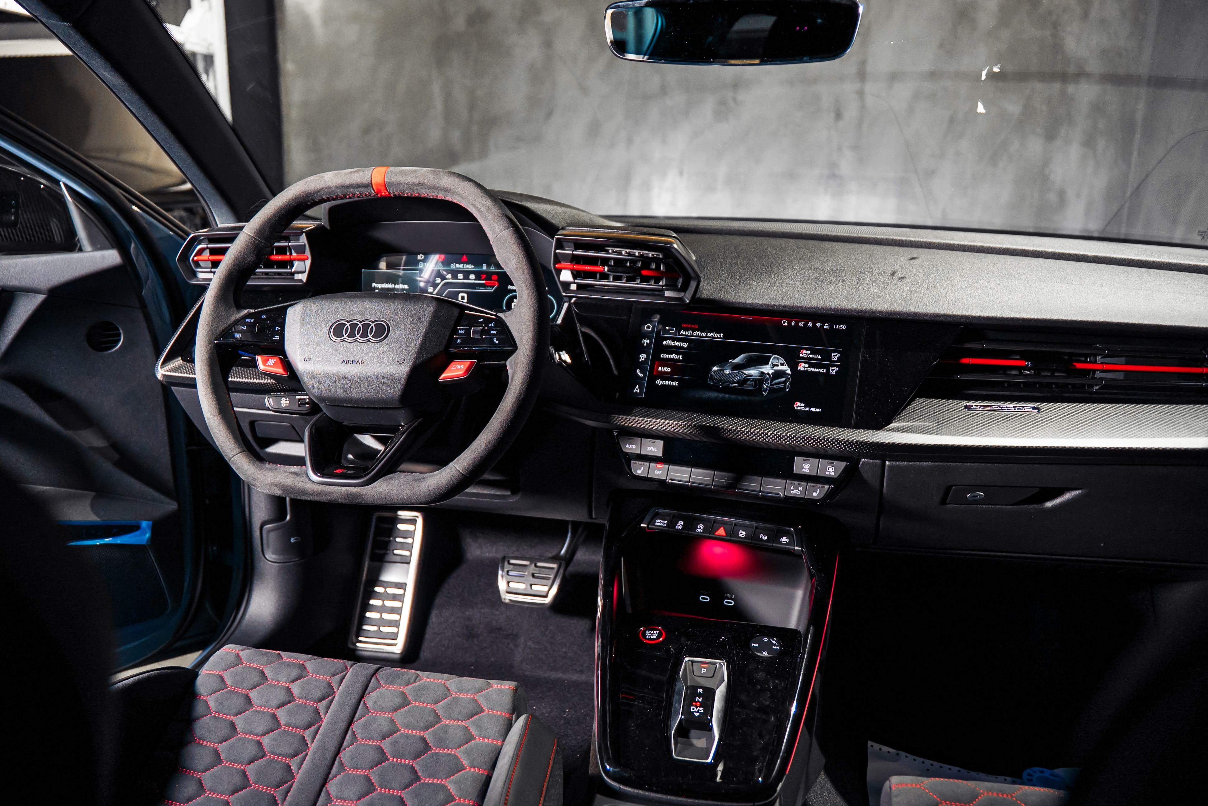 Audi RS3 Sportback — photo 14