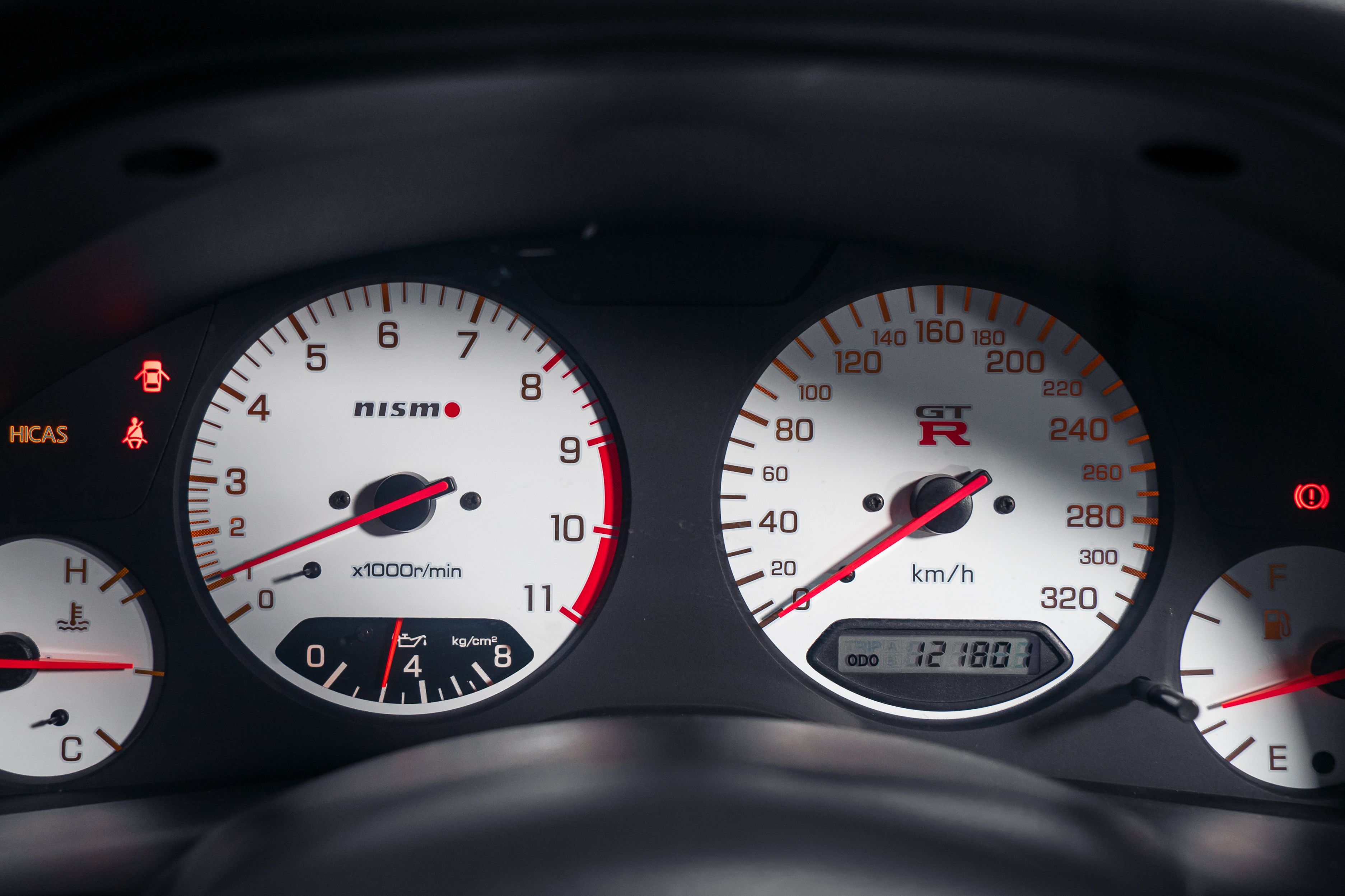 Nissan  Skyline GT-R R34 — foto 9