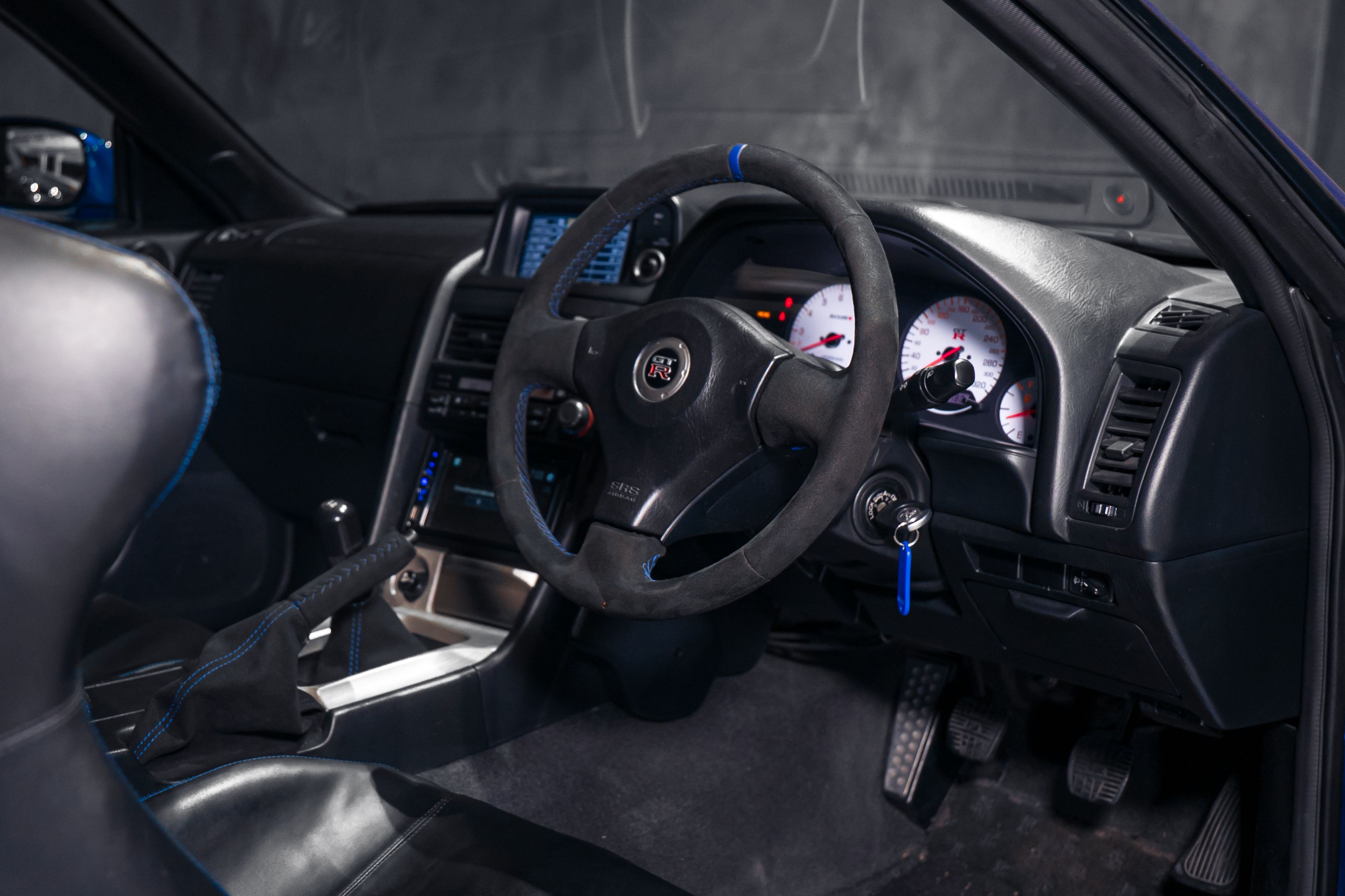 Nissan  Skyline GT-R R34 — foto 8