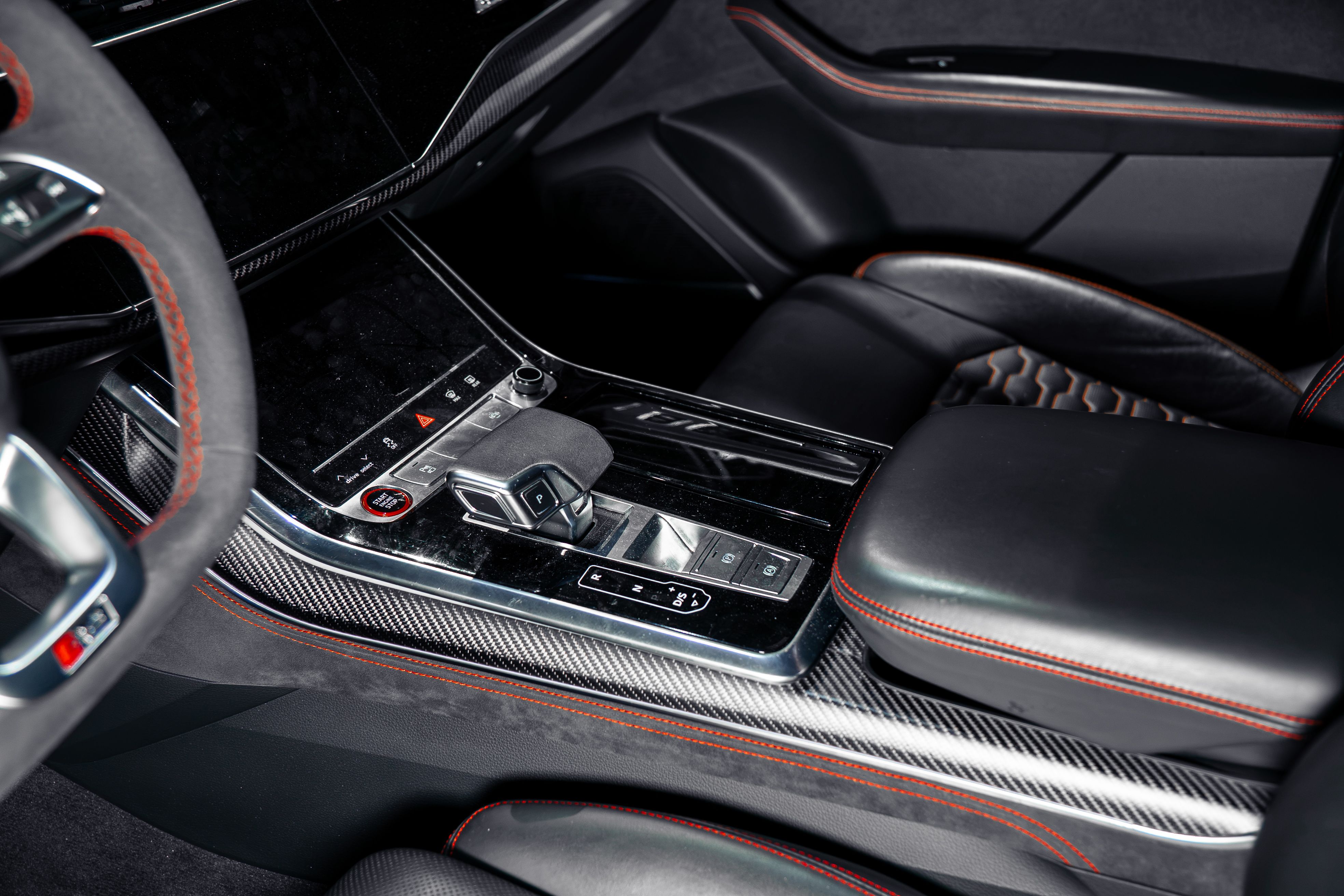 Audi RSQ8 — foto 10