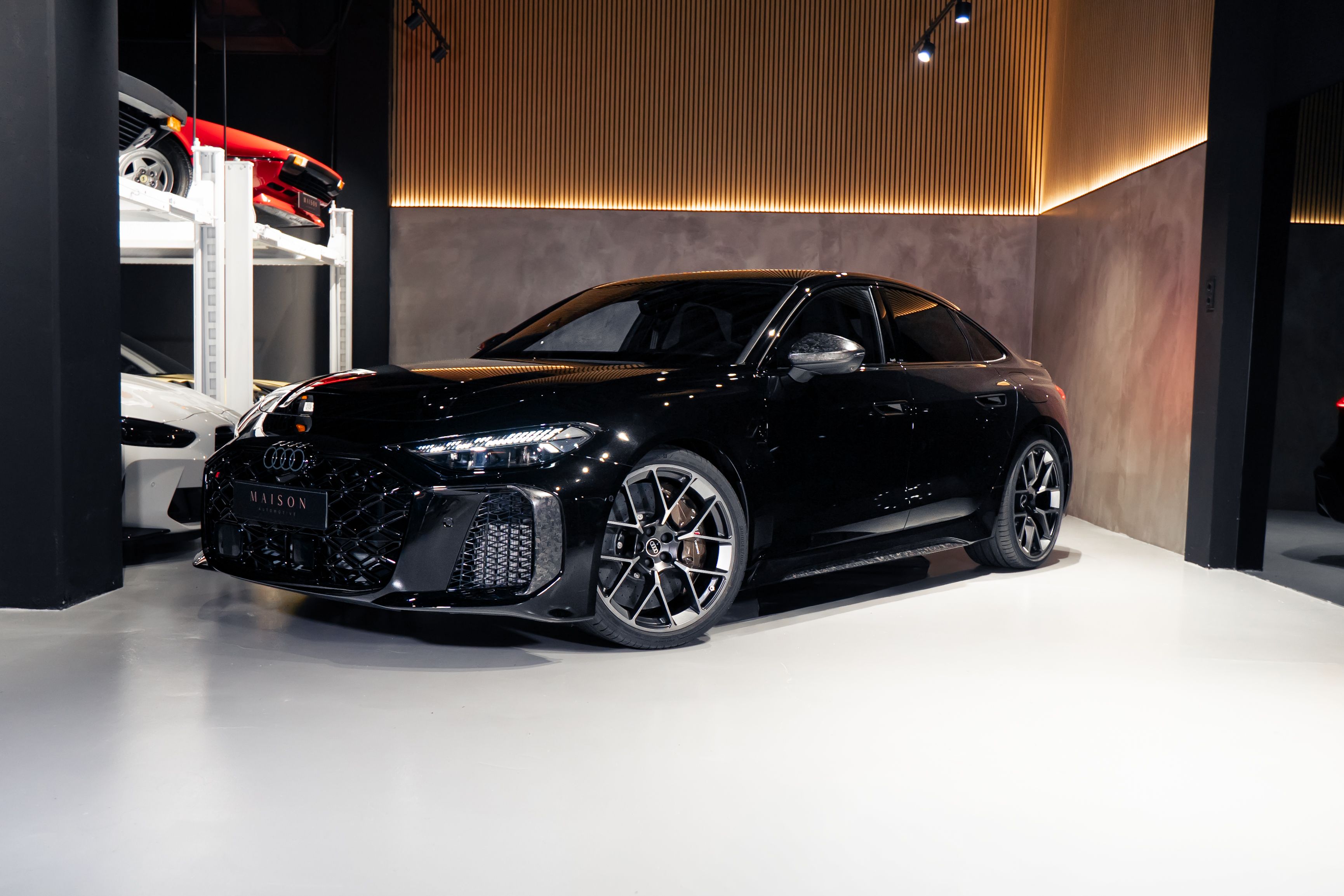 Audi RS5 Sedan en el Showroom de Maison Automotive 