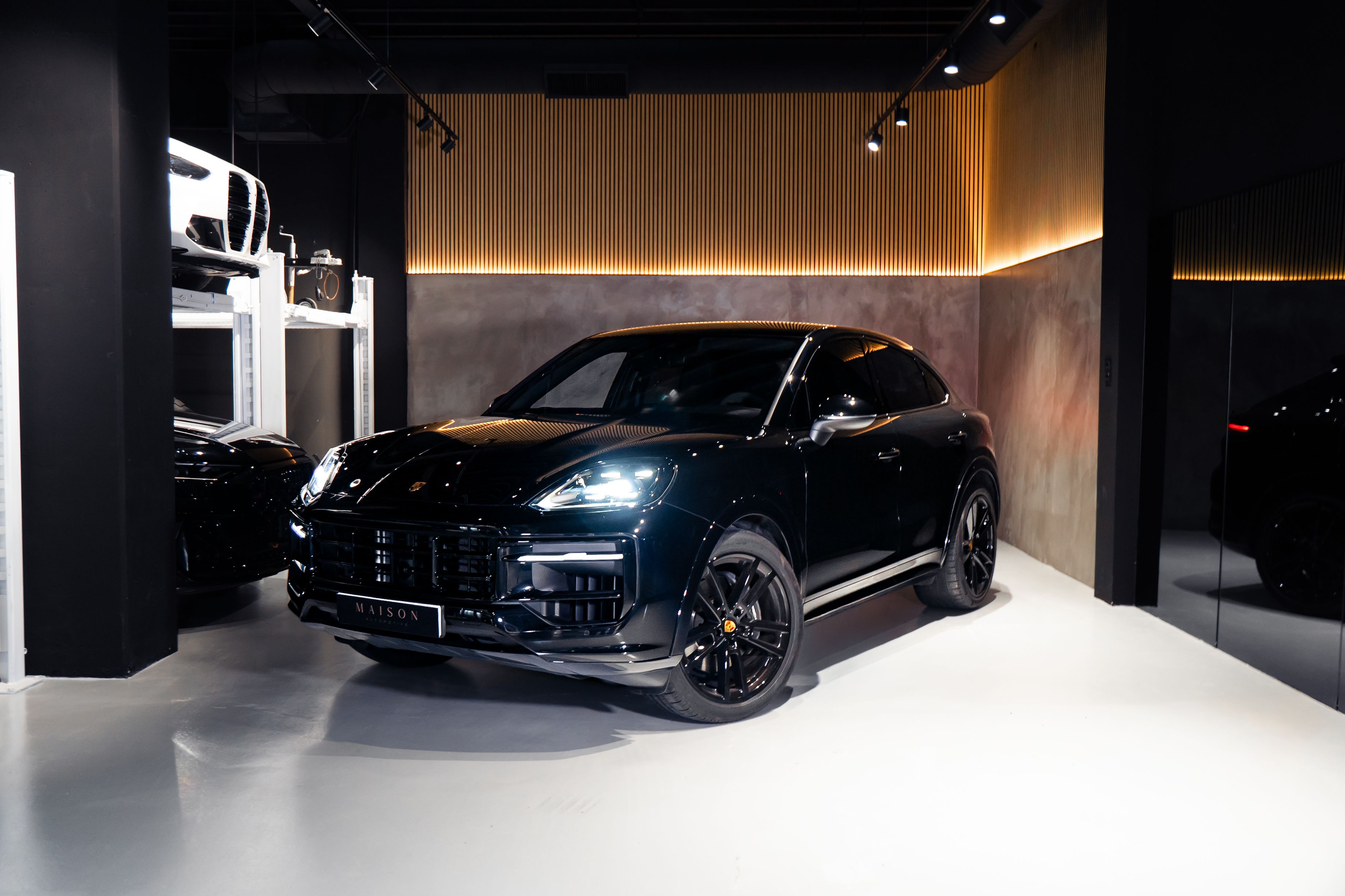 Porsche Cayenne  — photo 1