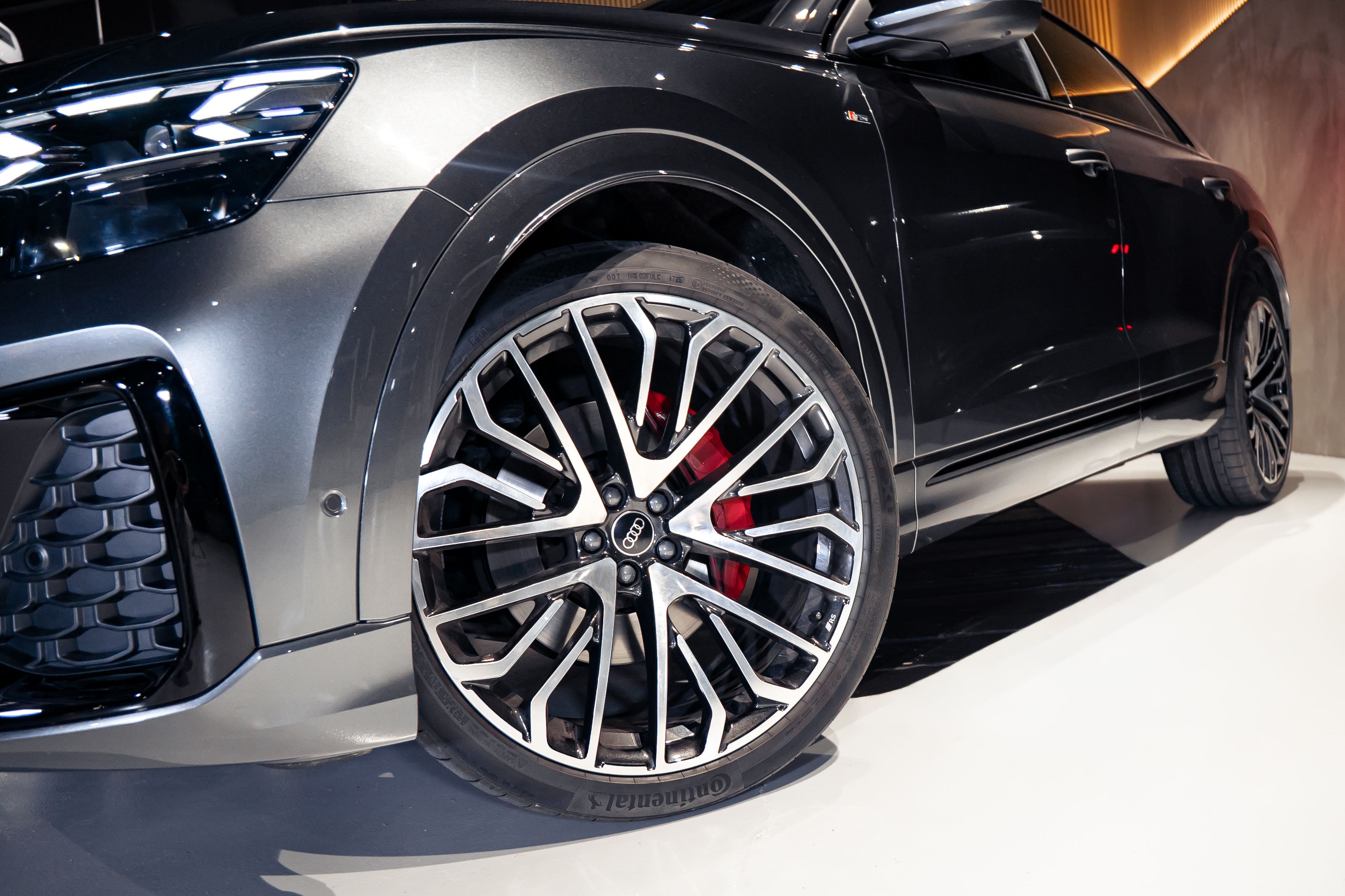Audi  Q8 50 TDI Quattro  — photo 2