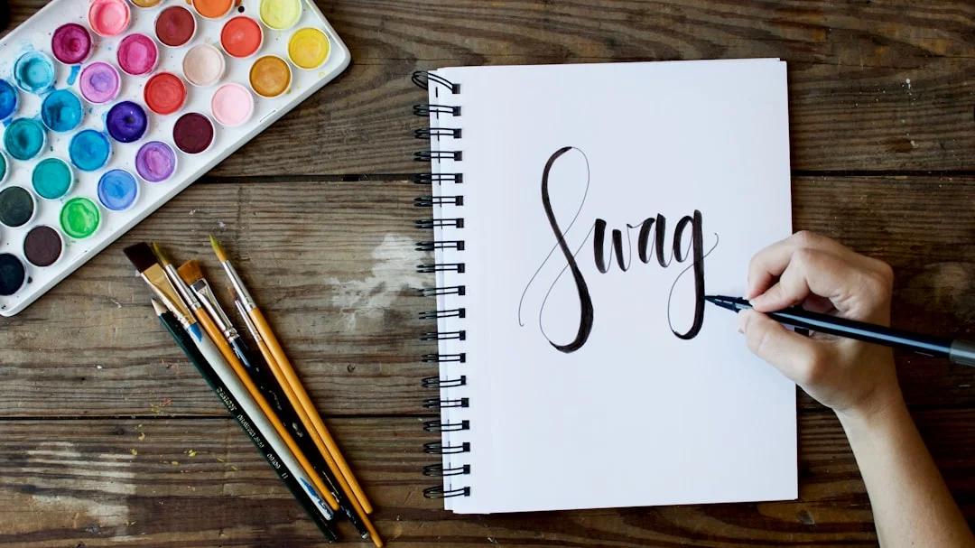 Pessoas aprendendo inglês com músicas e letras interativas