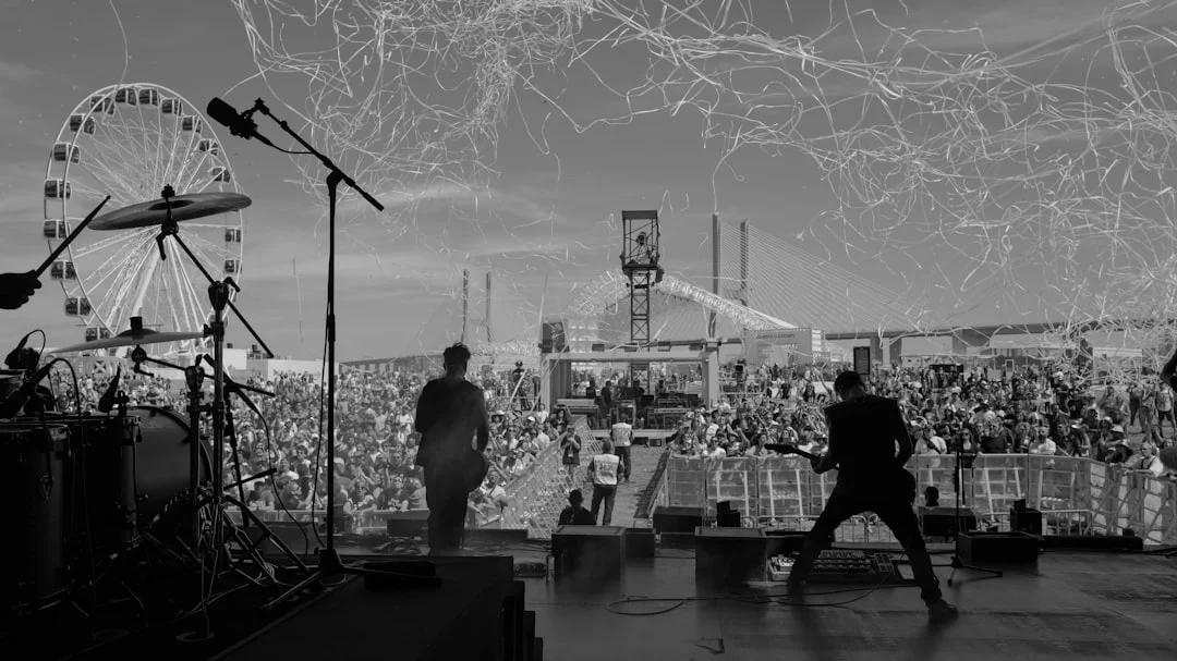 Festival de música no Rock in Rio com multidão animada