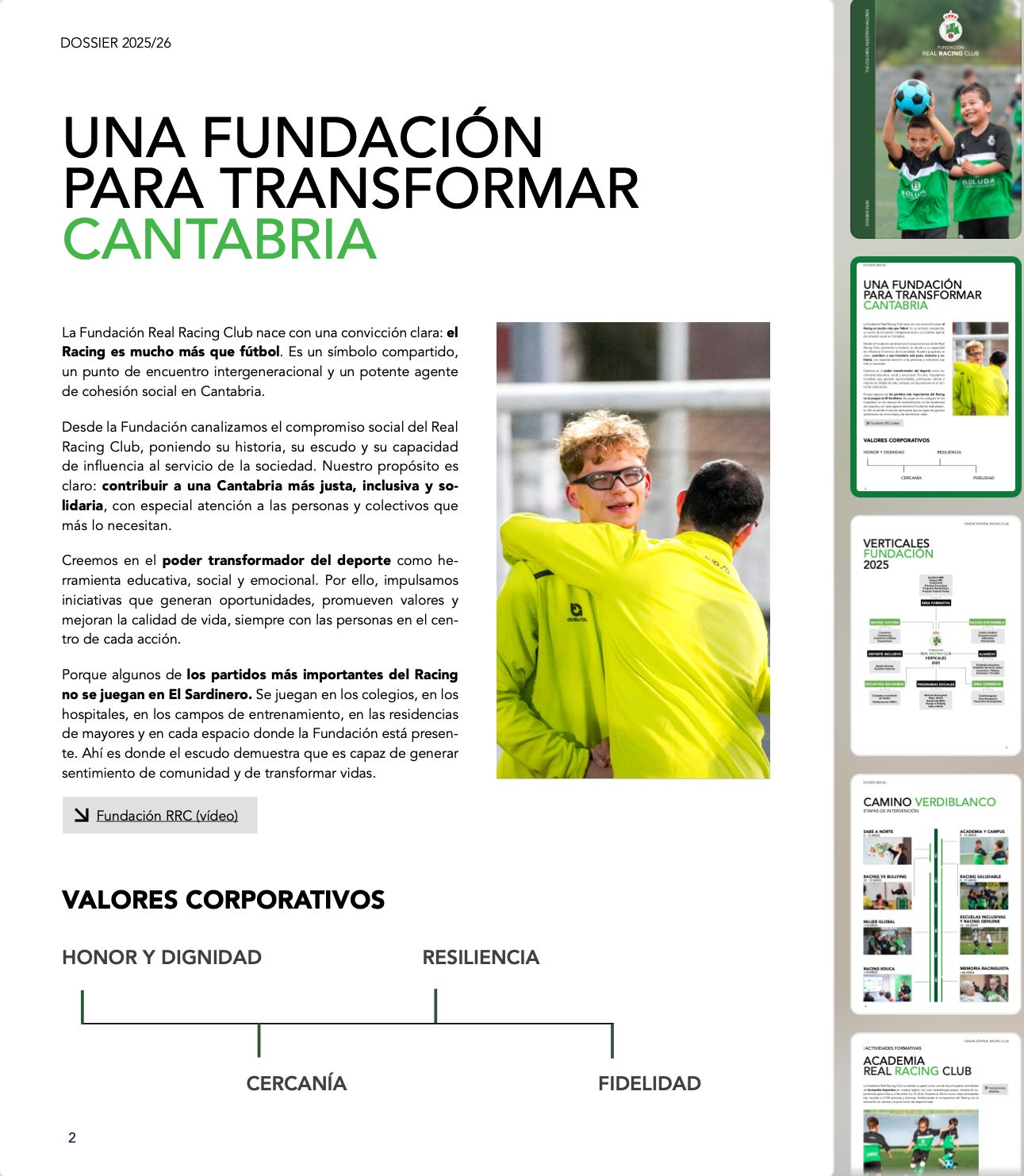 Portada del dossier institucional de la Fundación Real Racing Club con dos niños de la Academia sosteniendo un balón de fútbol.