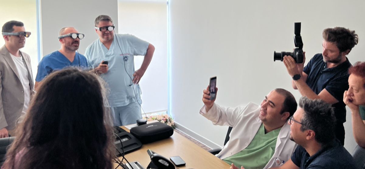Surgeons using XRlabs SIM