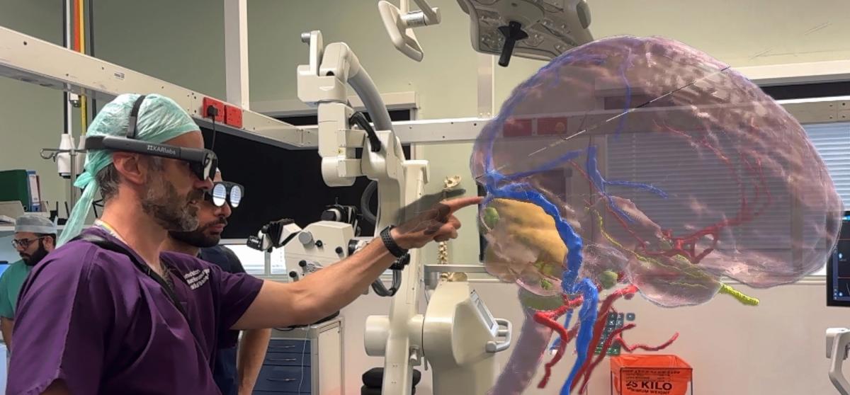 Surgical training and visualisation of the brain using the XRlabs mixed reality system