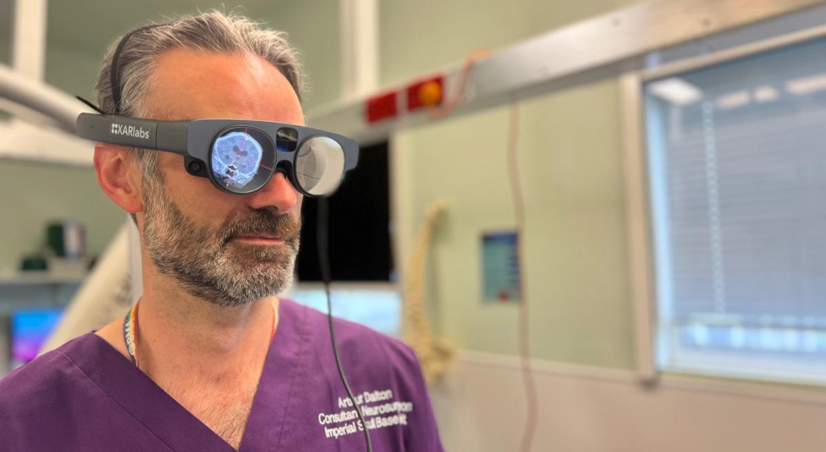 Arthur Dalton, neurosurgeon at Imperial, using XRlabs SIM