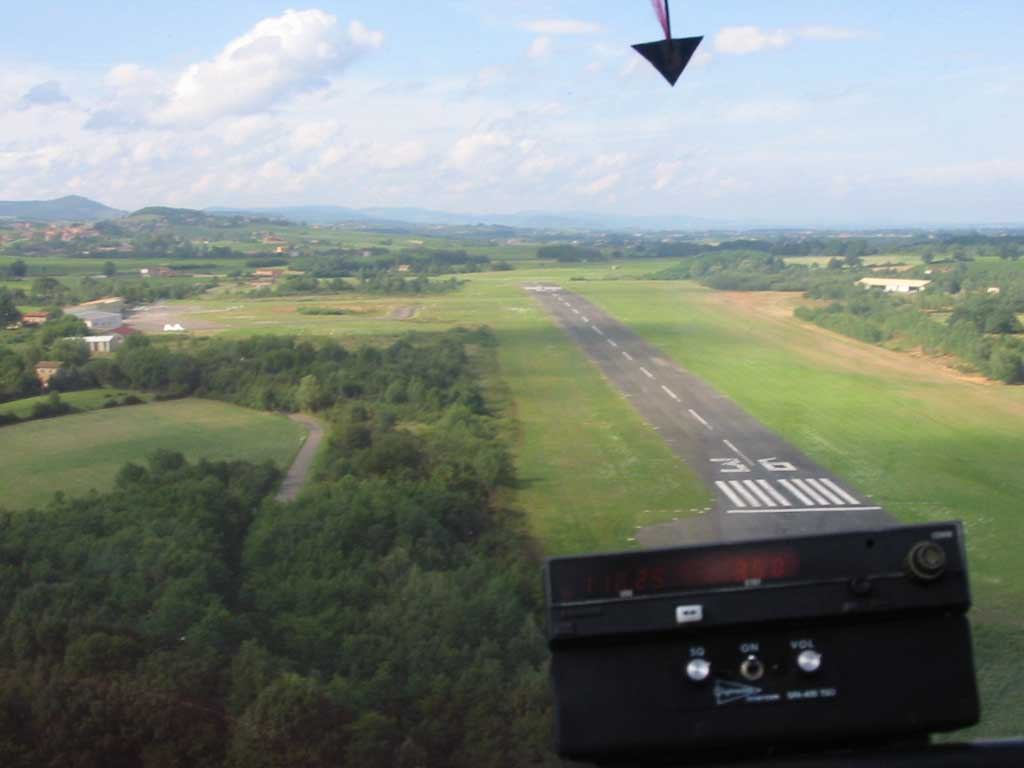 Approche finale sur l’aérodrome de Villefranche-Tarare