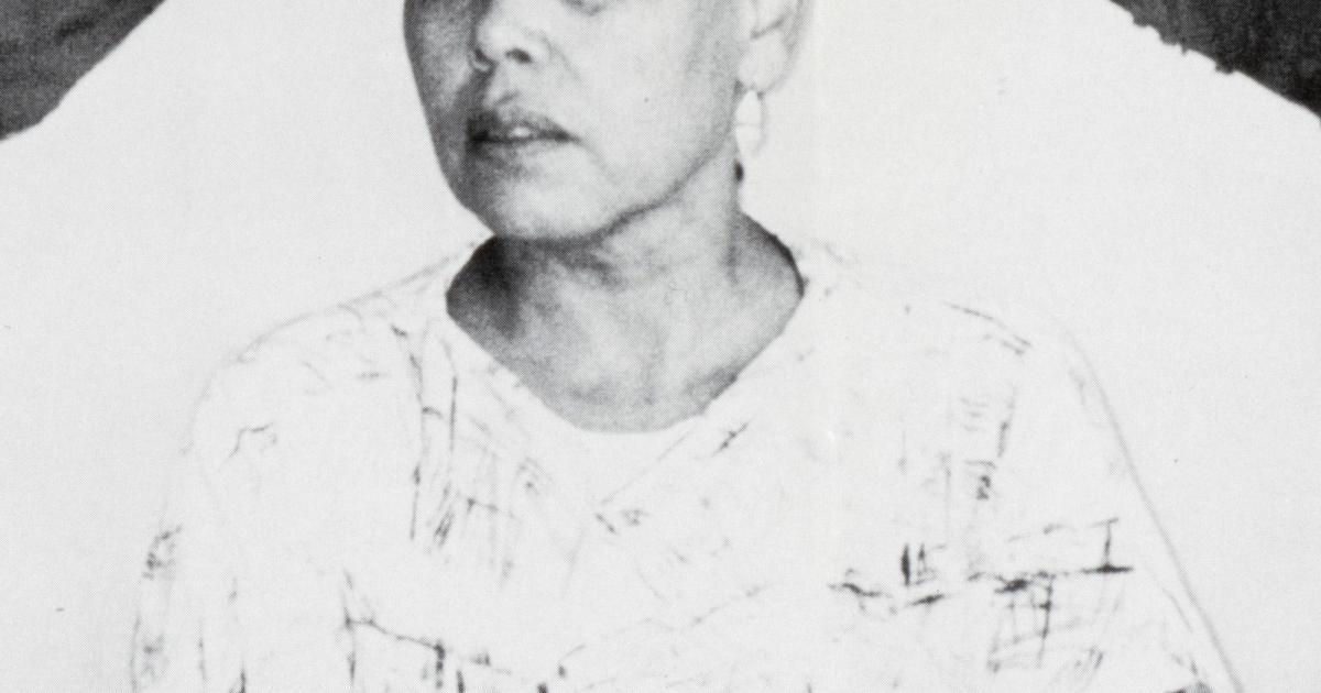 Betye Saar photographed in 1989, a portrait of the Los Angeles assemblage artist whose six-decade practice transformed discarded racist ephemera into sovereign objects