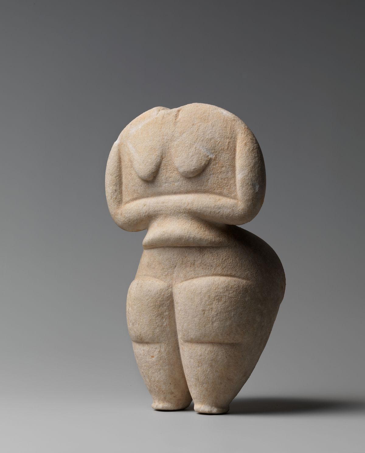Cycladic marble female figurine, approximately 4500 to 4000 BCE, Metropolitan Museum of Art, New York