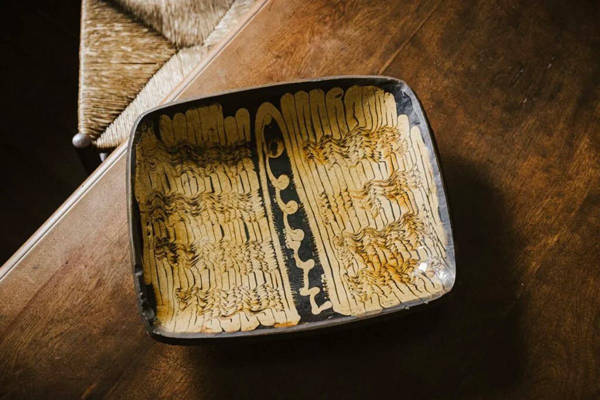 Slipware Square Plate, England, Late 18th to Late 19th Century, The Japan Folk Crafts Museum