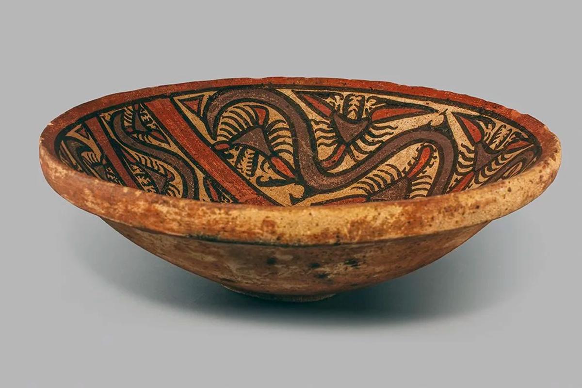 The quiet authority of the functional object: Mingei ceramics, celebrated for their honesty and humility, laid the groundwork for the Post-Luxury ethos, proving that an object's value lies in cultural meaning and enduring use, not prestige.