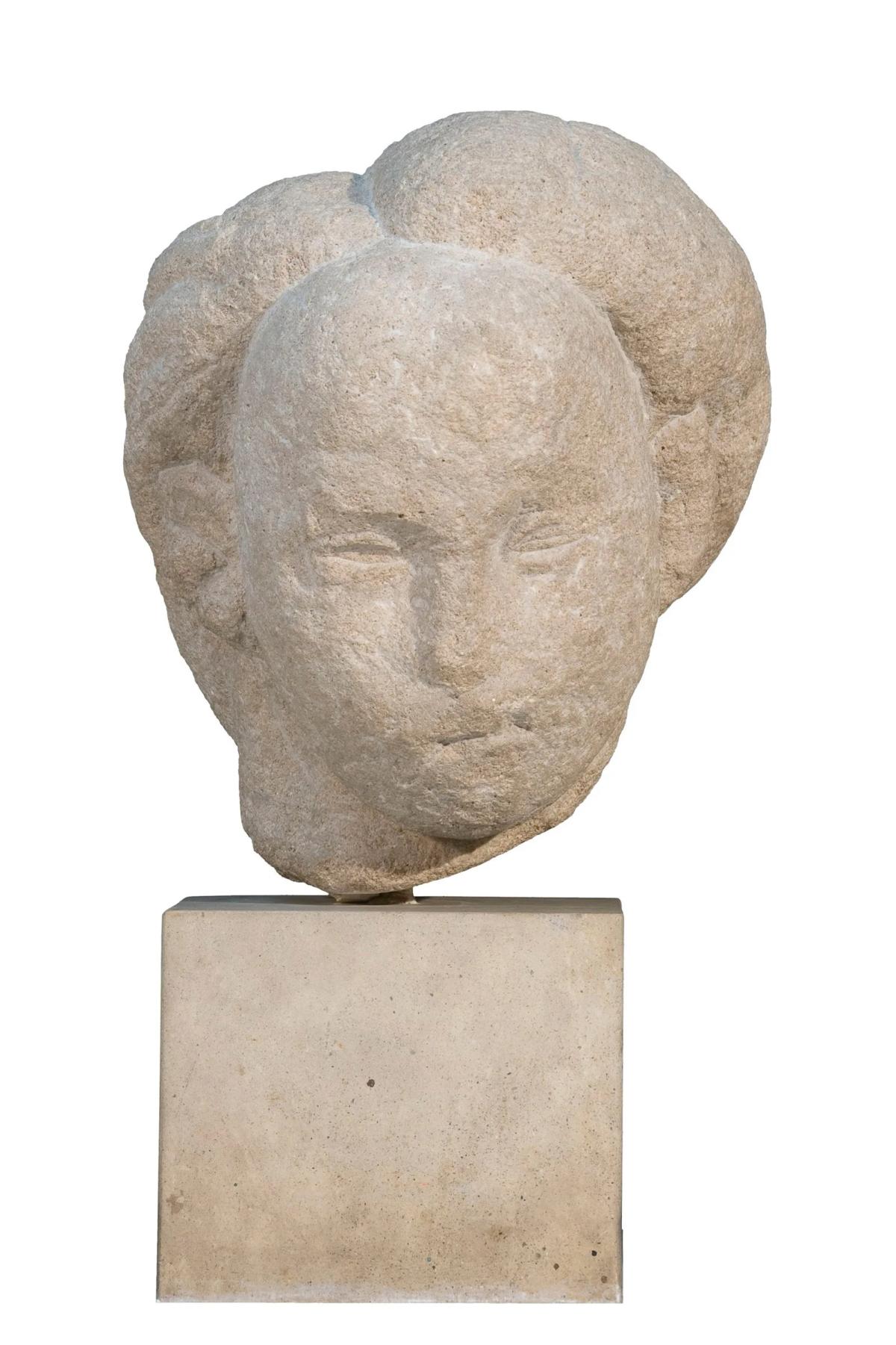  Constantin Brancusi,  Danaïde . A foundational exploration of early modernist reduction, where Brancusi establishes a rigorous dialogue between stylized form and support, shifting away from traditional modeling toward material singularity and essential geometry. 