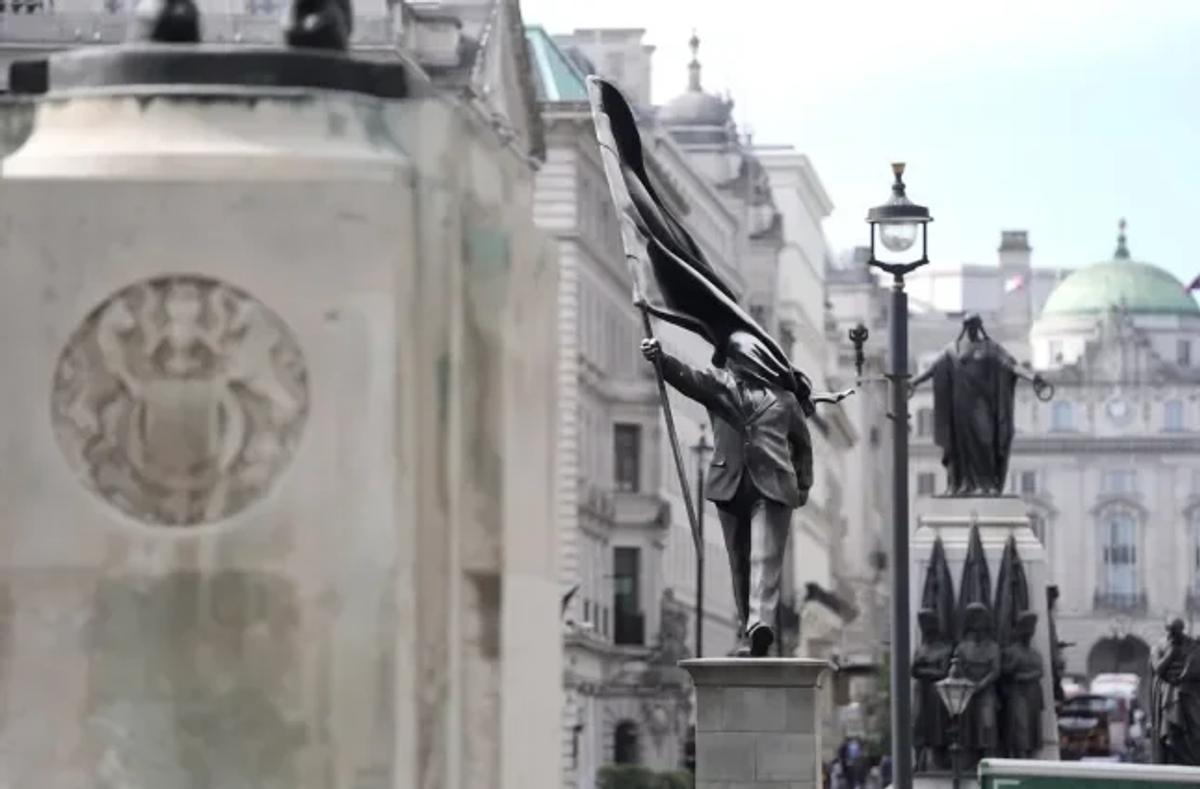  Positioned among the generals and monarchs of St James’s, the figure represents a specific institutional address within the imperial landscape. 