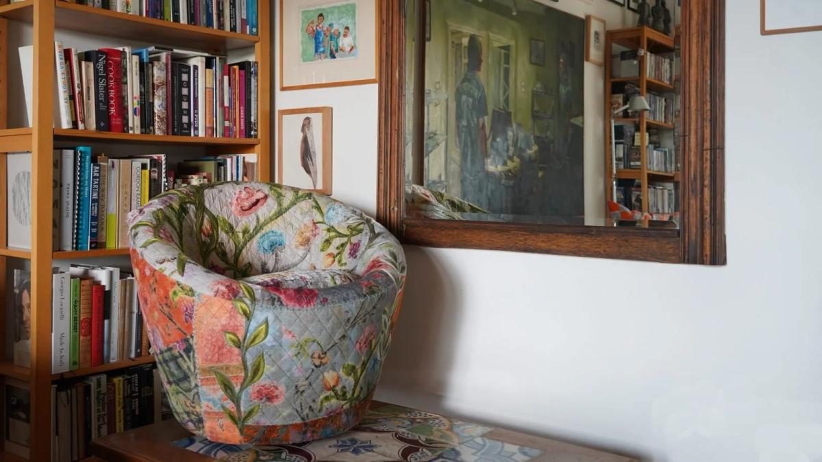 Memory in Material: This Bokja tub chair, utilizing an intricate quilted patchwork of salvaged textiles, embodies the post-luxury ethos found in Beirut and beyond. It proves that the true value of an object is not its price but the cultural memory and resilience woven into its fabric, turning fragments into a cohesive, meaningful whole.