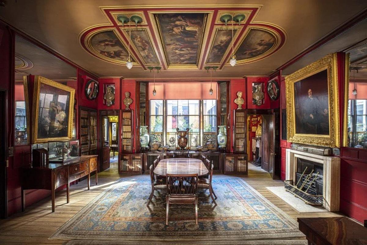 The Library and Dining Room at Sir John Soane’s Museum: A masterclass in sedimentary space, where an unalterable spatial covenant and dense layers of material memory stand in direct opposition to the transient, frictionless curation of the modern digital feed.