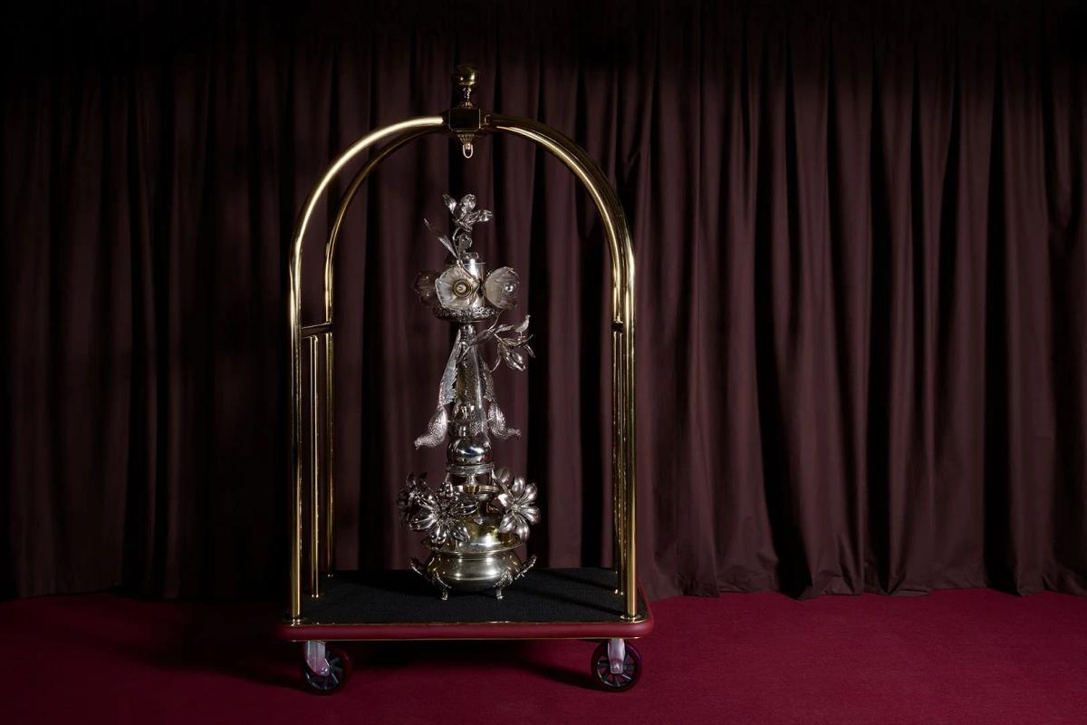  The ceremonial object in transit: A silver study by Maria Pergay at the Nilufar Grand Hotel, through the lens of Filippo Pincolini. 