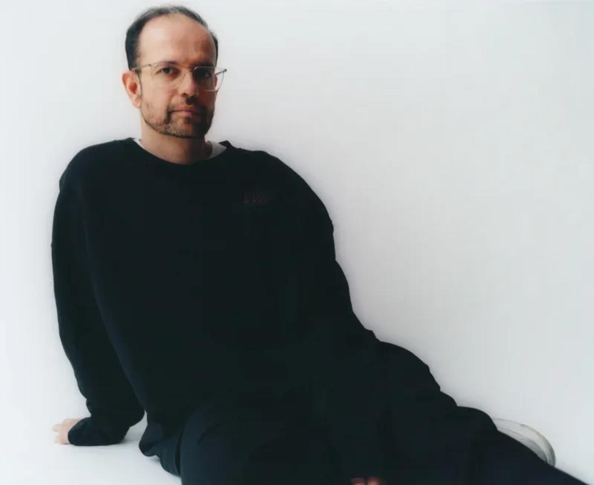  The artist Tino Sehgal. His practice removes the physical object to place the focus entirely on the human encounter. 