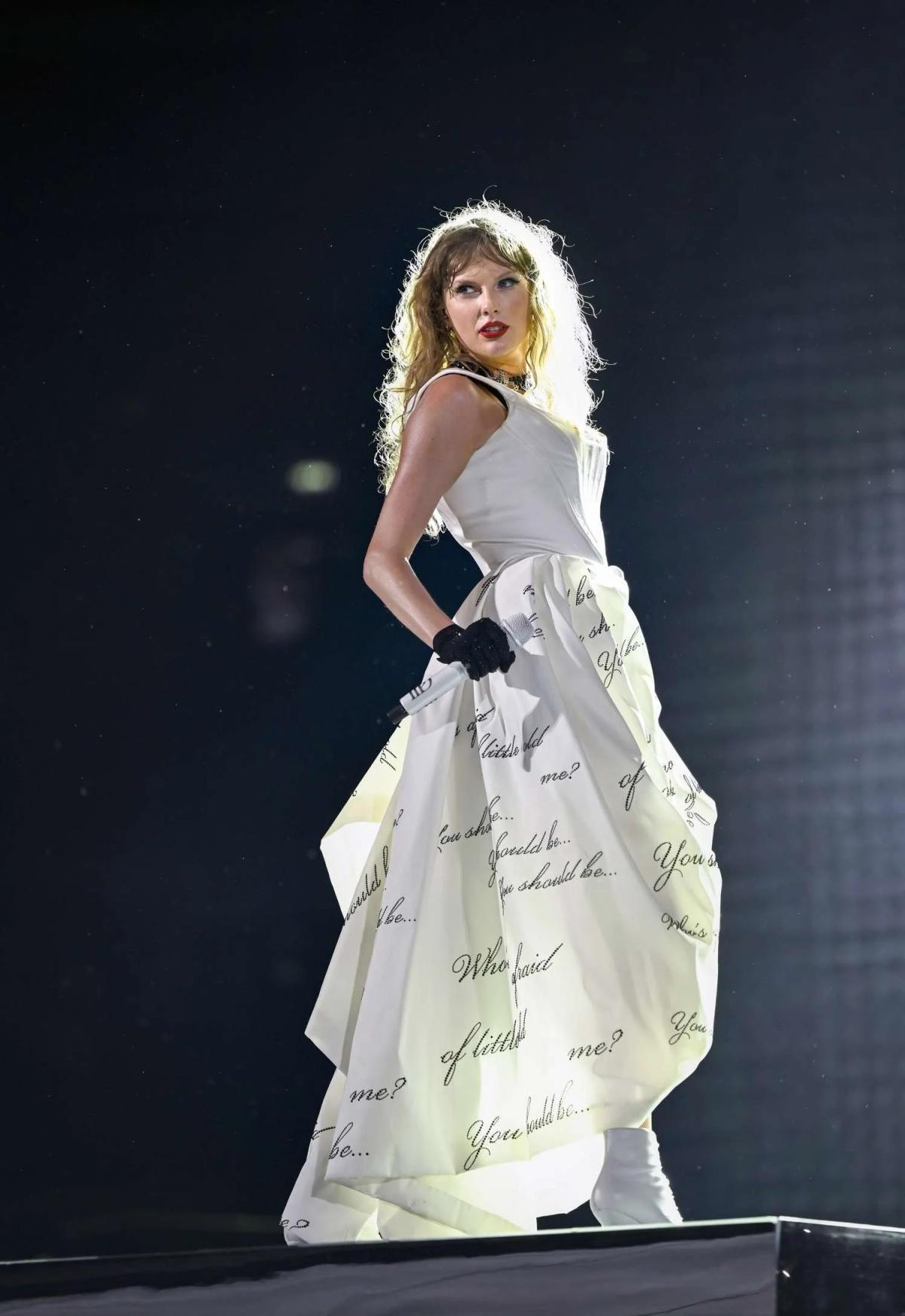 Figure 3: Pre-annotated text as performance armor. The luxury paradigm mirrors this stage-managed architecture, substituting material documentation with ready-made narrative copy.