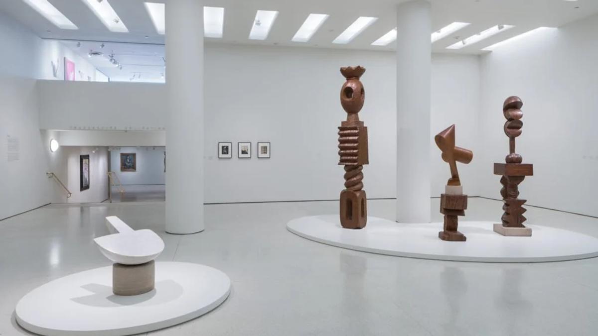 Pivoting to historical estates like Constantin Brancusi signals a strategic retreat toward canonical provenance and reliable secondary-market depth.