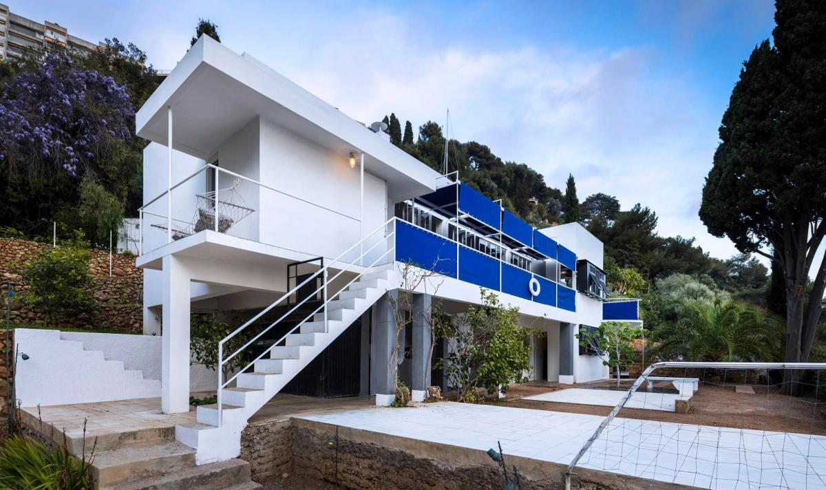 The Sovereign Object in situ: Eileen Gray’s E.1027 at Roquebrune-Cap-Martin stands as a masterwork of Material Singularity, where the architectural envelope operates as an extension of the interior life rather than a dogmatic machine for living.