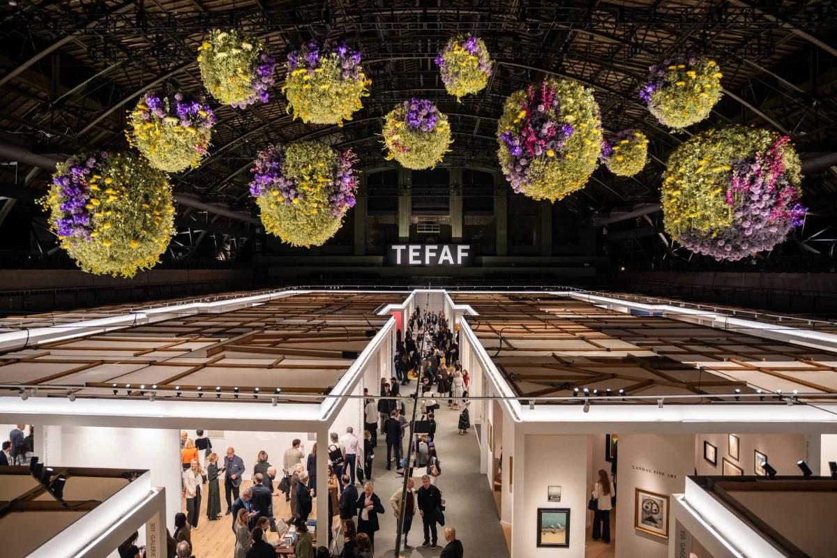  The transaction registry in situ: TEFAF New York 2026 activates the vaulted expanse of the Park Avenue Armory drill hall, compressing cross-category collecting into an architecture of slowed judgment. 