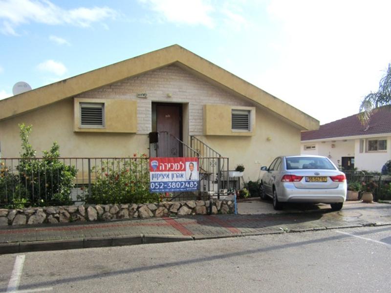למכירה ברחוב נשר וילה 7 חדרים