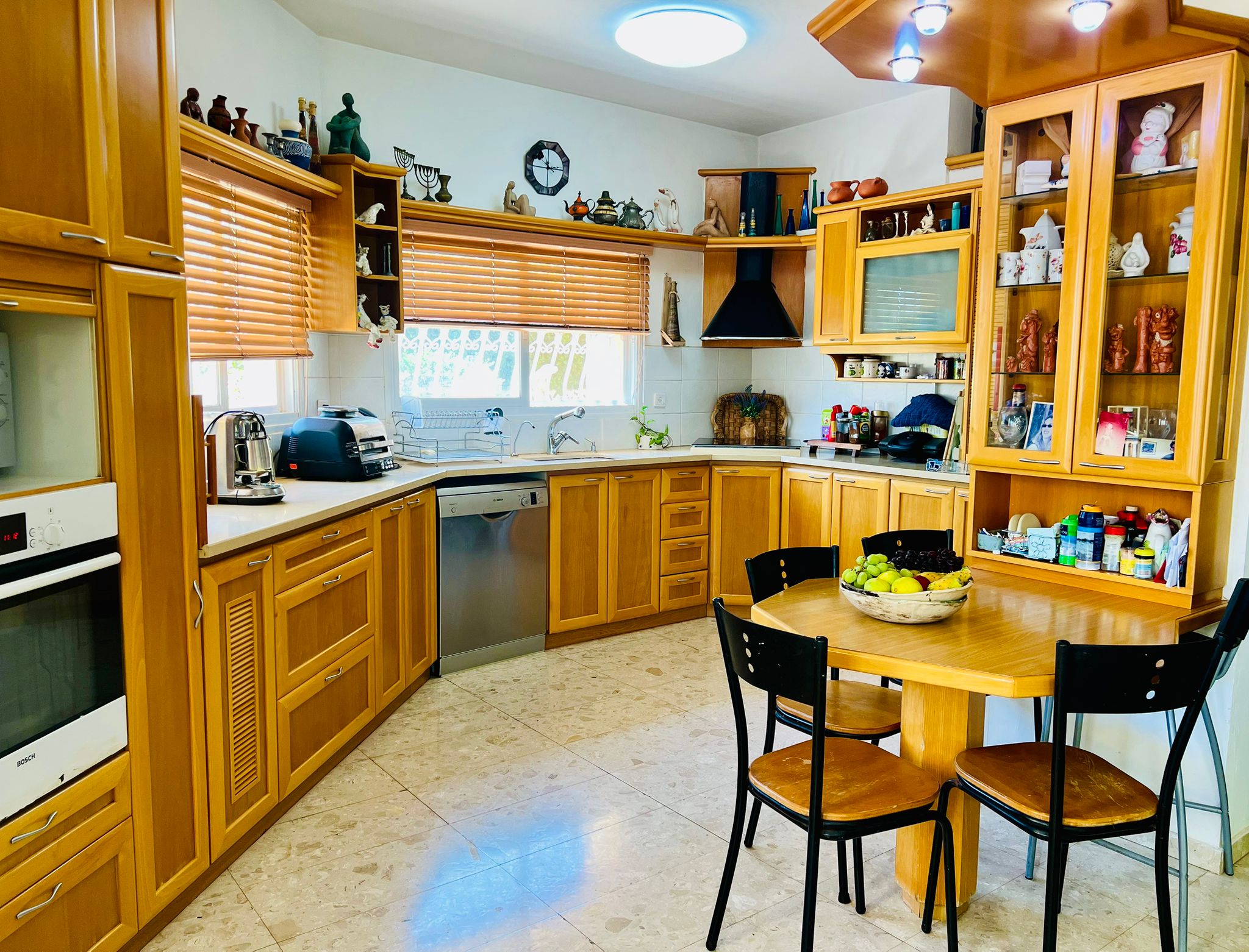 למכירה ברחוב נחליאלי בית פרטי 6 חדרים + חדר משפחה - תמונה 2