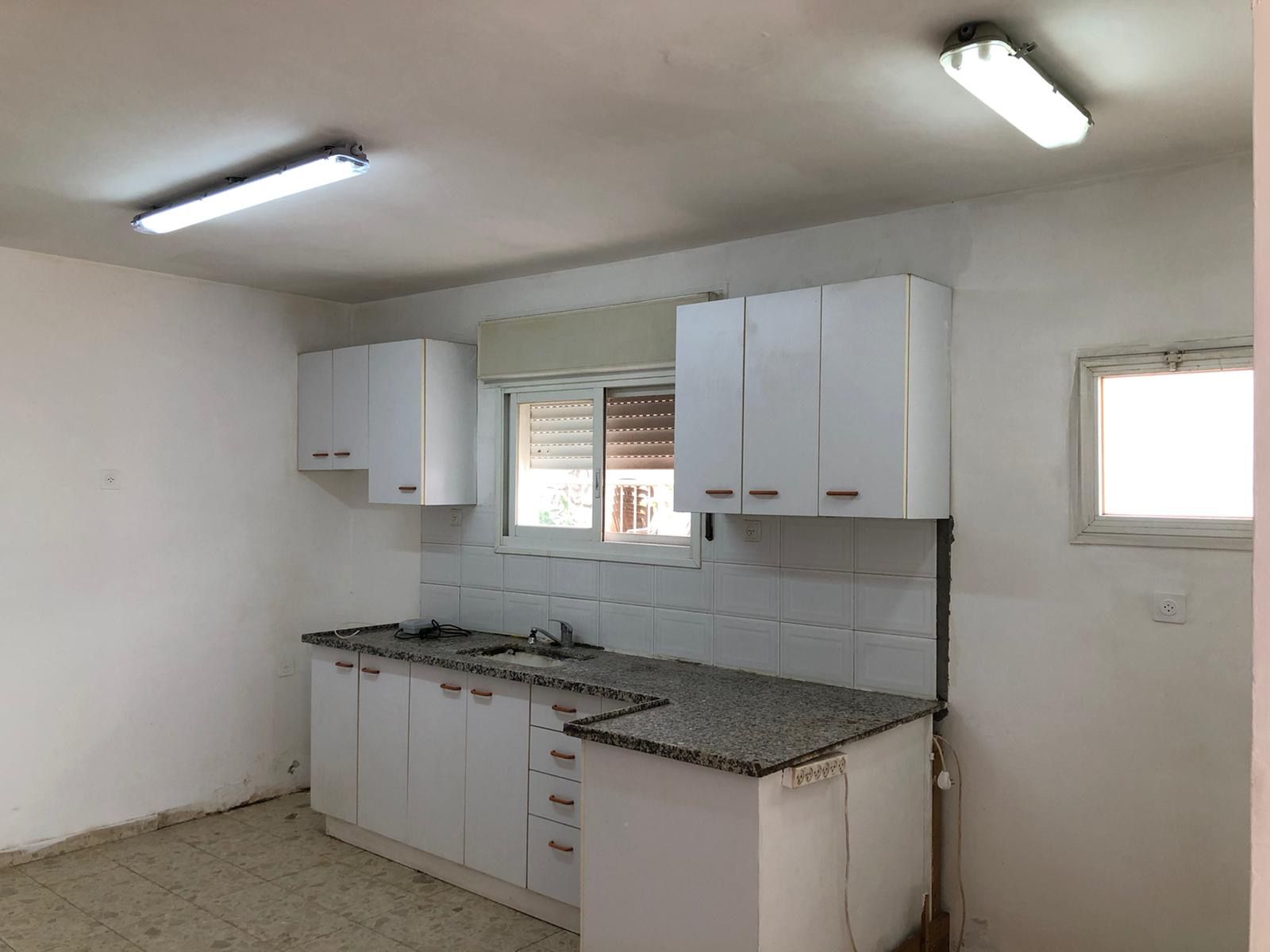 למכירה ברחוב נשר דו משפחתי 5 חדרים - תמונה 3