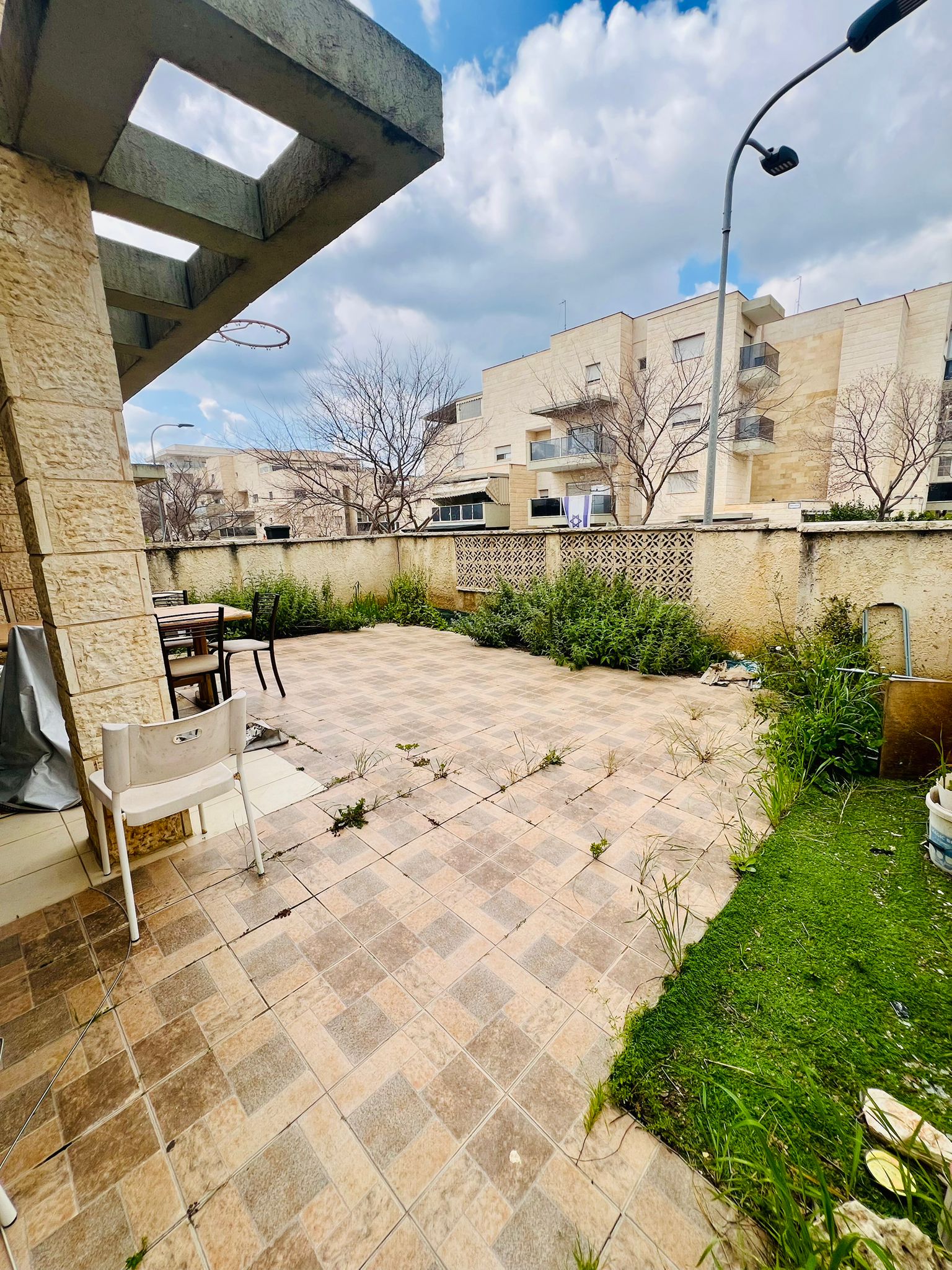 למכירה ברחוב מבצע בן עמי דירת גן 4 חדרים (במקור 5) 
