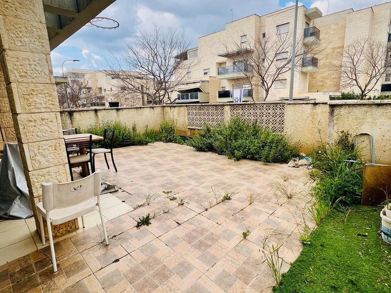 למכירה ברחוב מבצע בן עמי דירת גן 4 חדרים (במקור 5)
