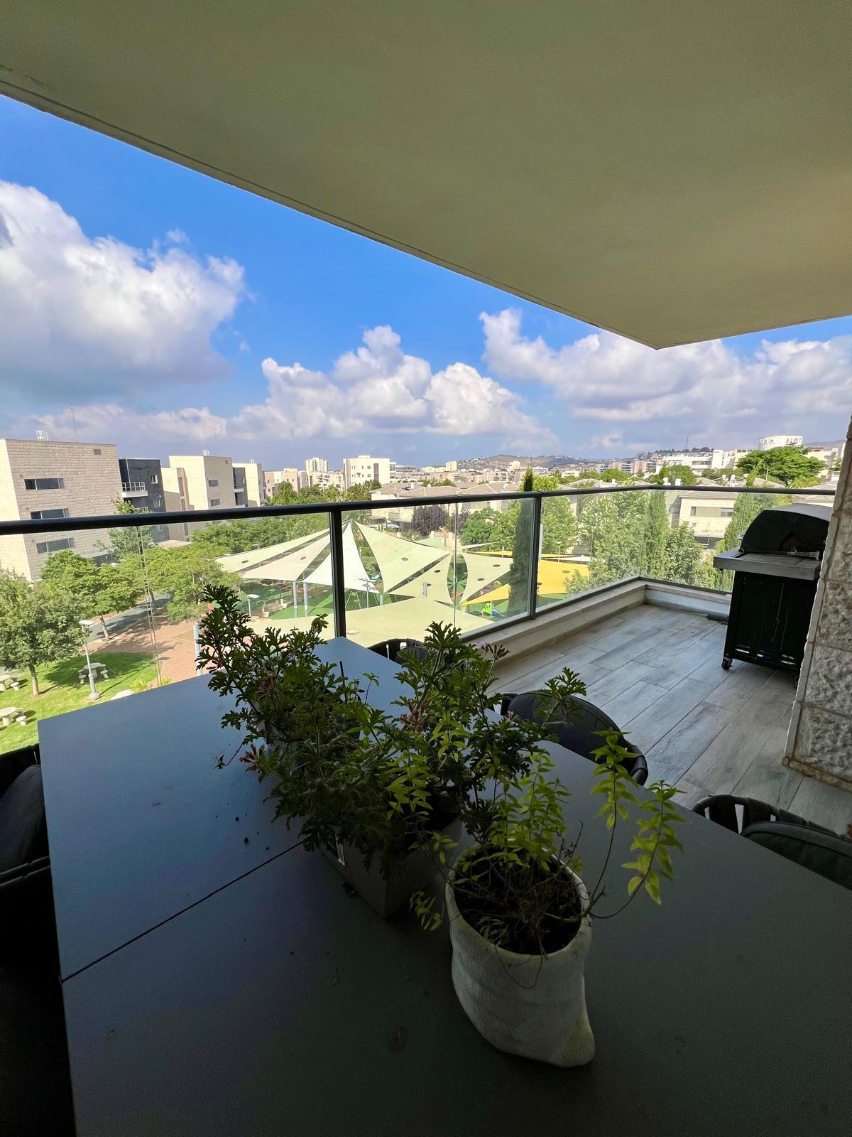 למכירה ברחוב גדרון דירת 5 חדרים משודרגת - תמונה 6