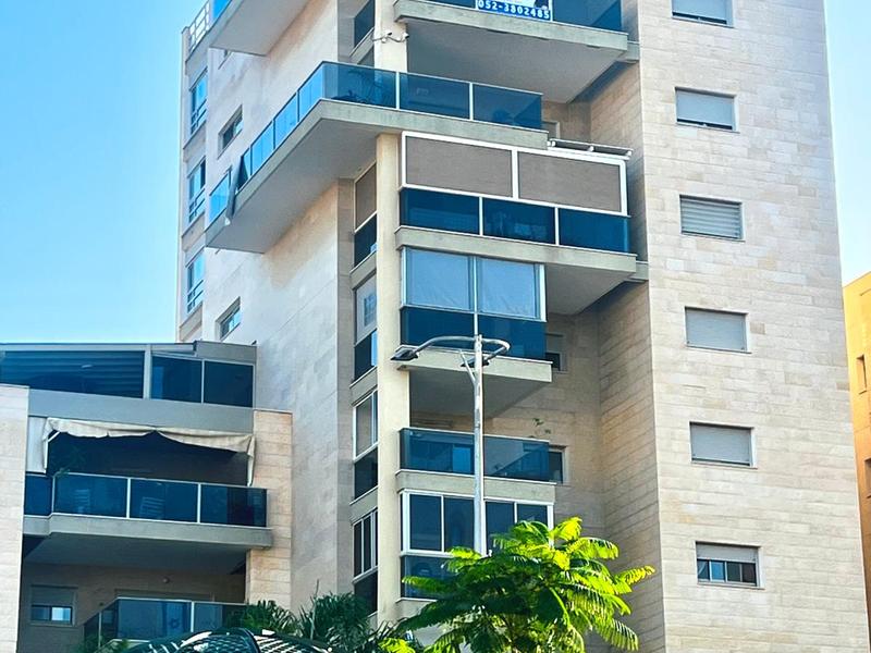 למכירה ברחוב ההגנה דירת 5 חדרים