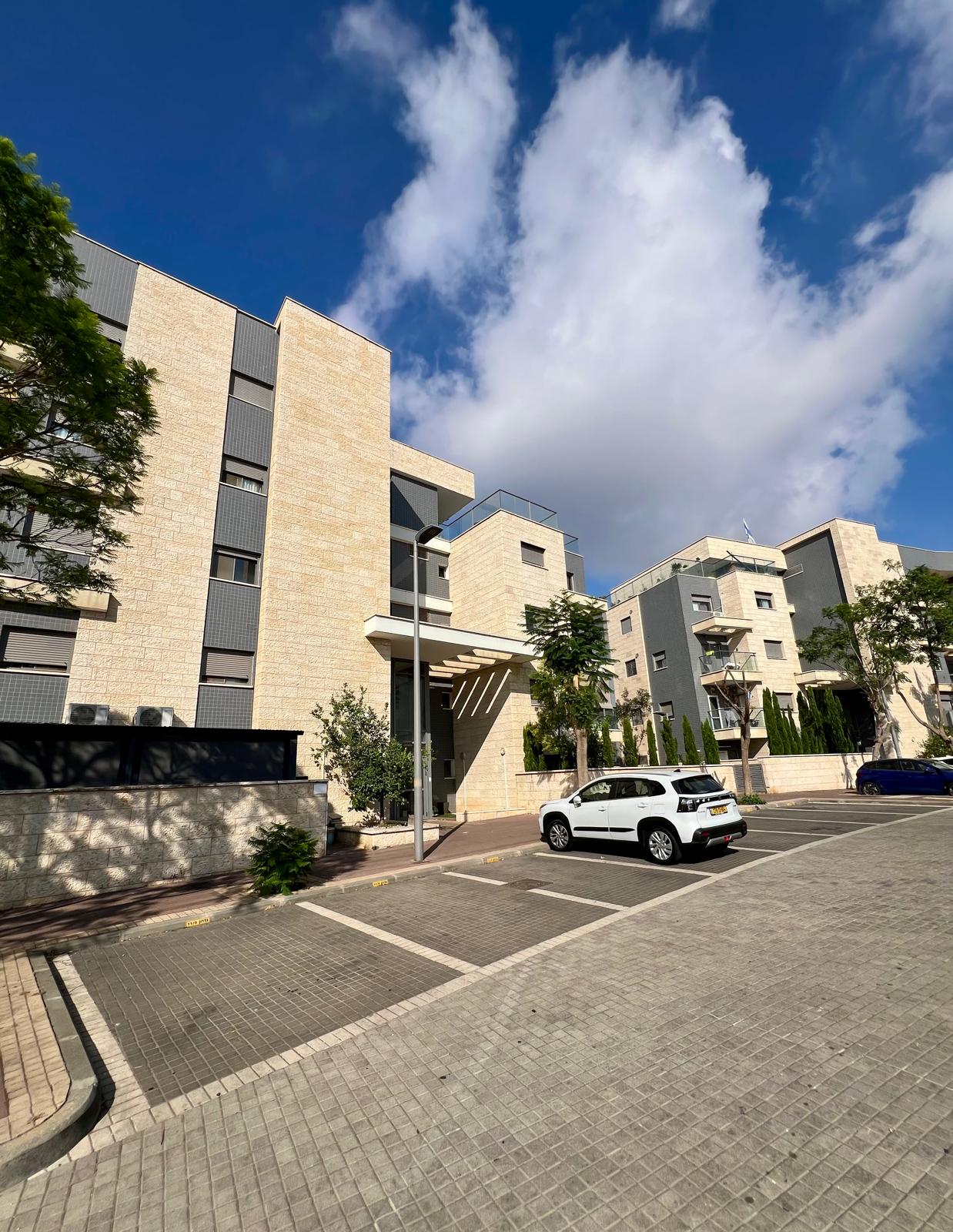 למכירה ברחוב גדרון דירת 5 חדרים משודרגת - תמונה 14