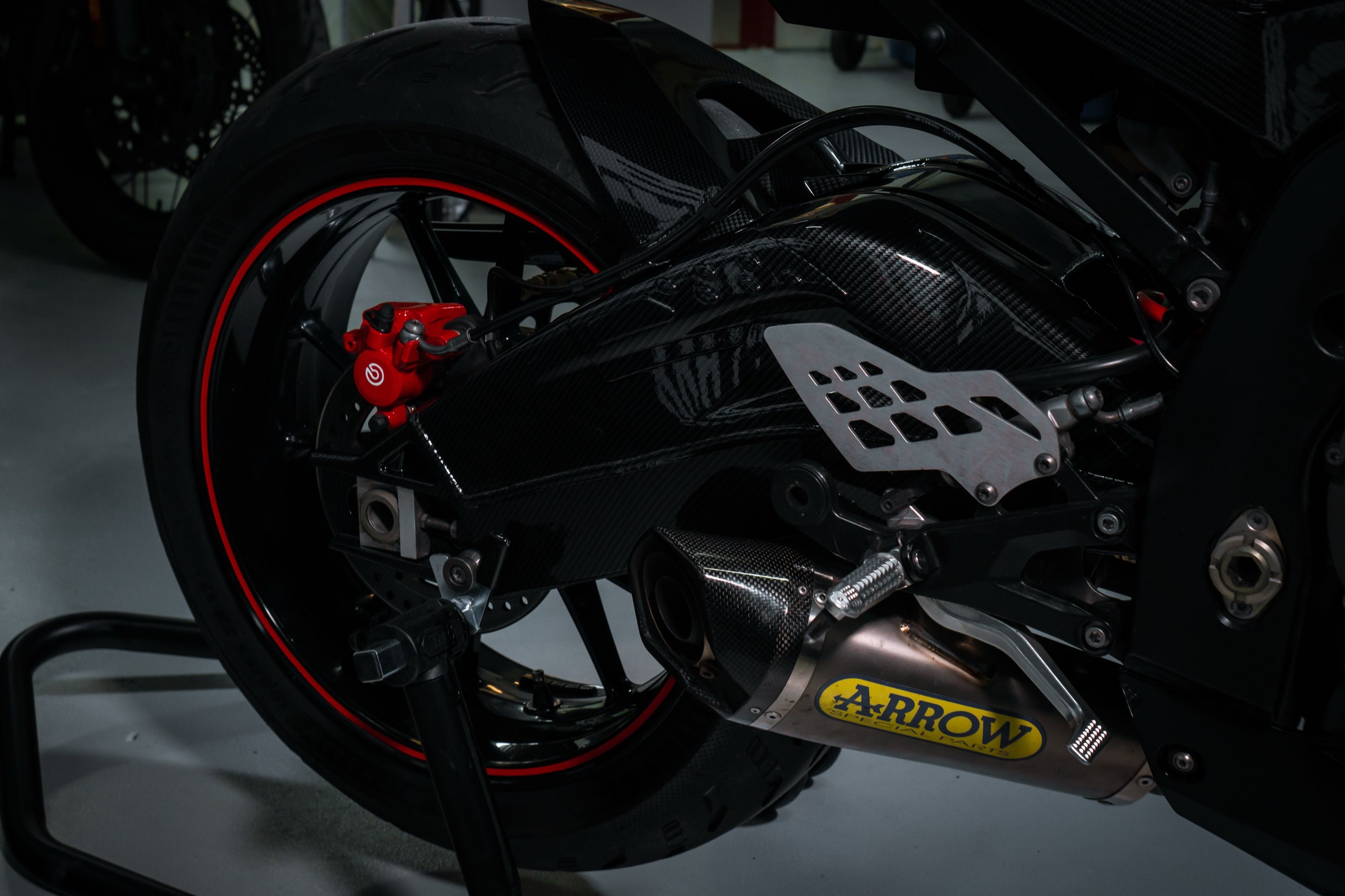 Swingarm en Arrow-einddemper