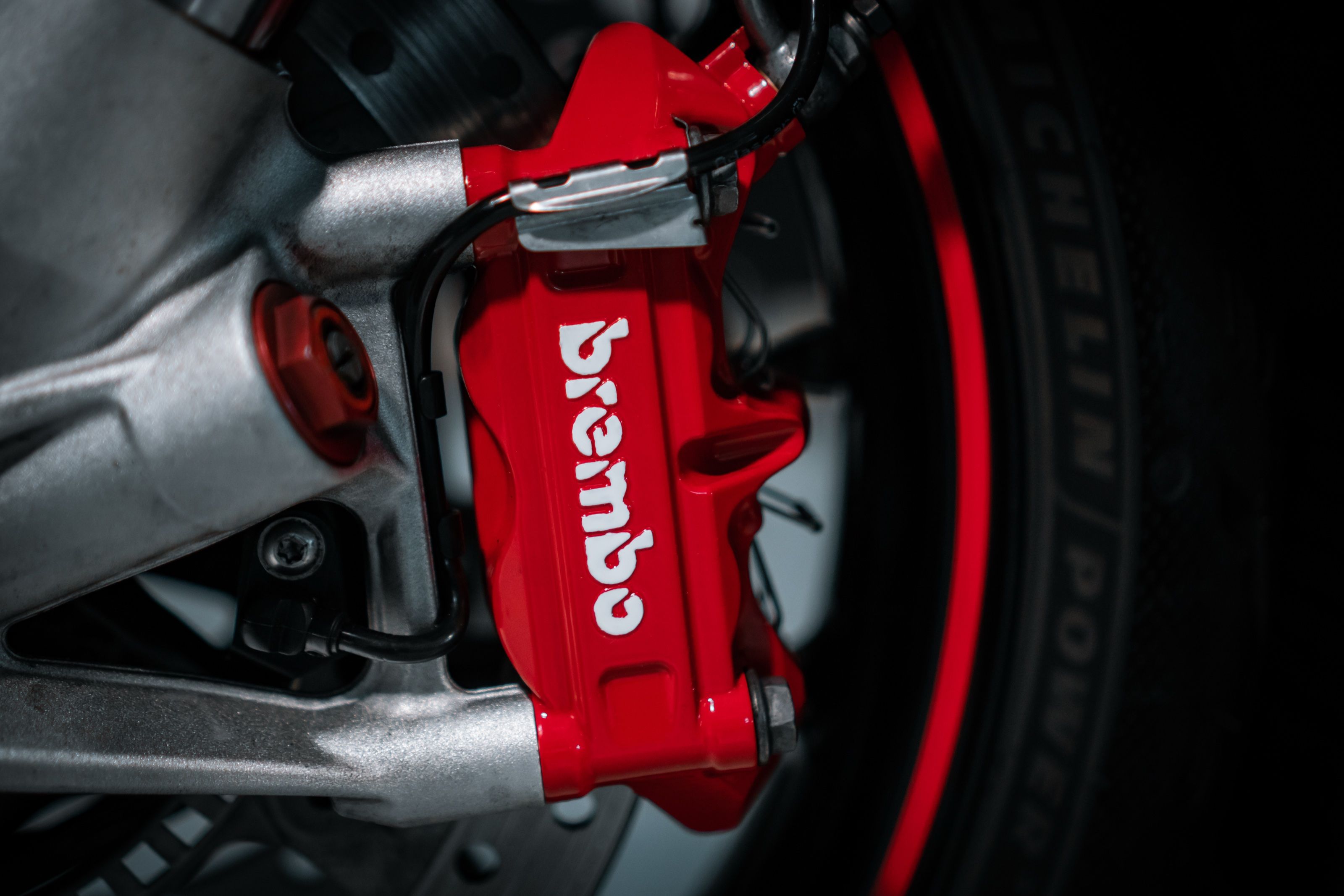 Rode Brembo-remklauw voor